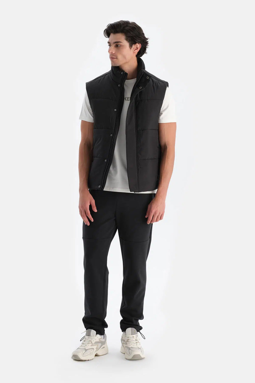 Siyah Erkek Önden Fermuar Çıtçıtlı Puffer Yelek