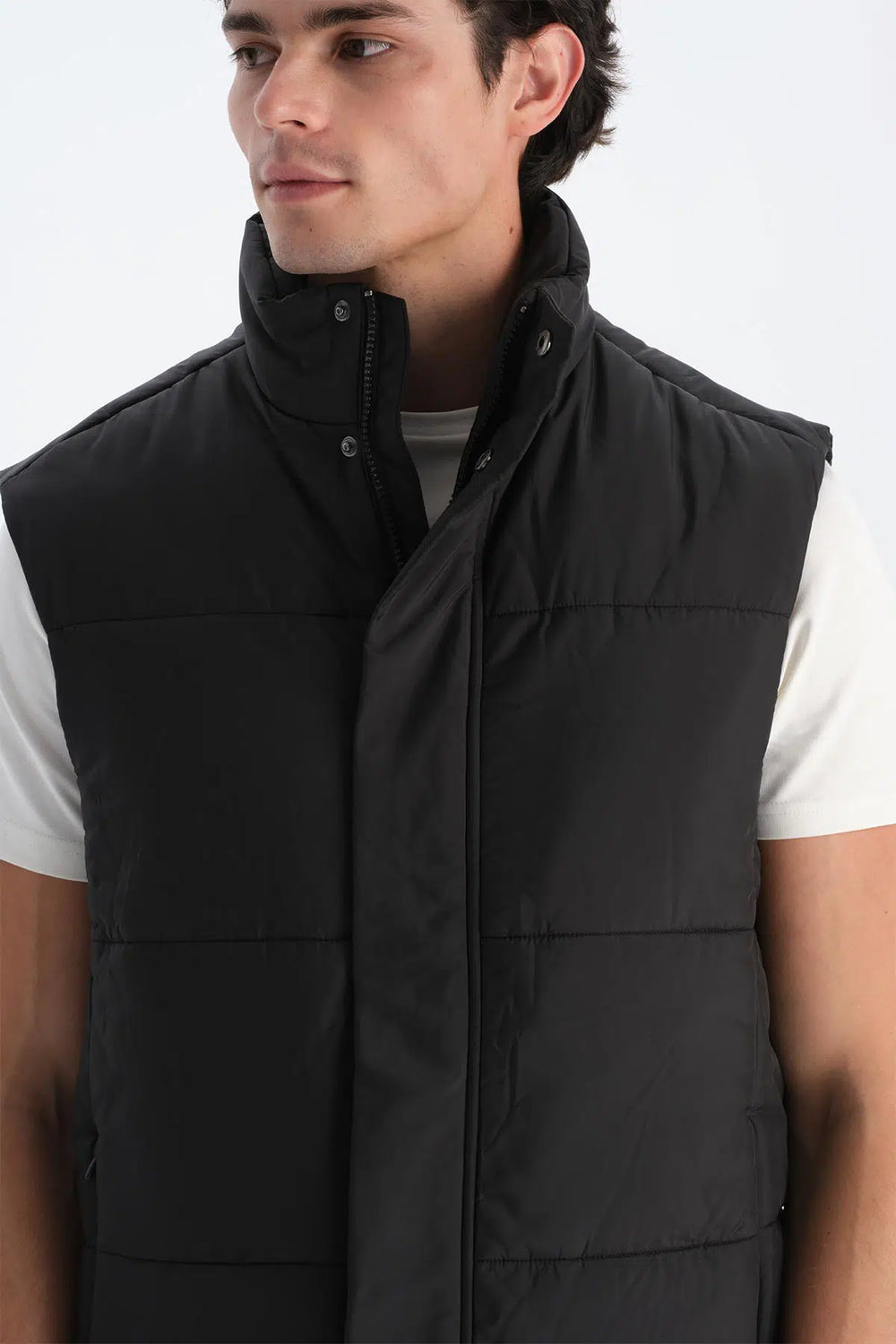 Siyah Erkek Önden Fermuar Çıtçıtlı Puffer Yelek