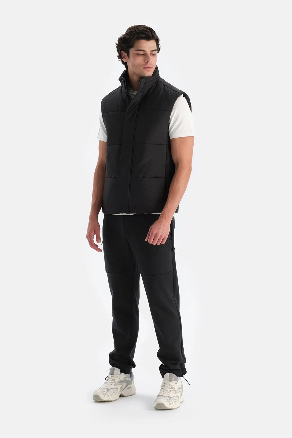 Siyah Erkek Önden Fermuar Çıtçıtlı Puffer Yelek