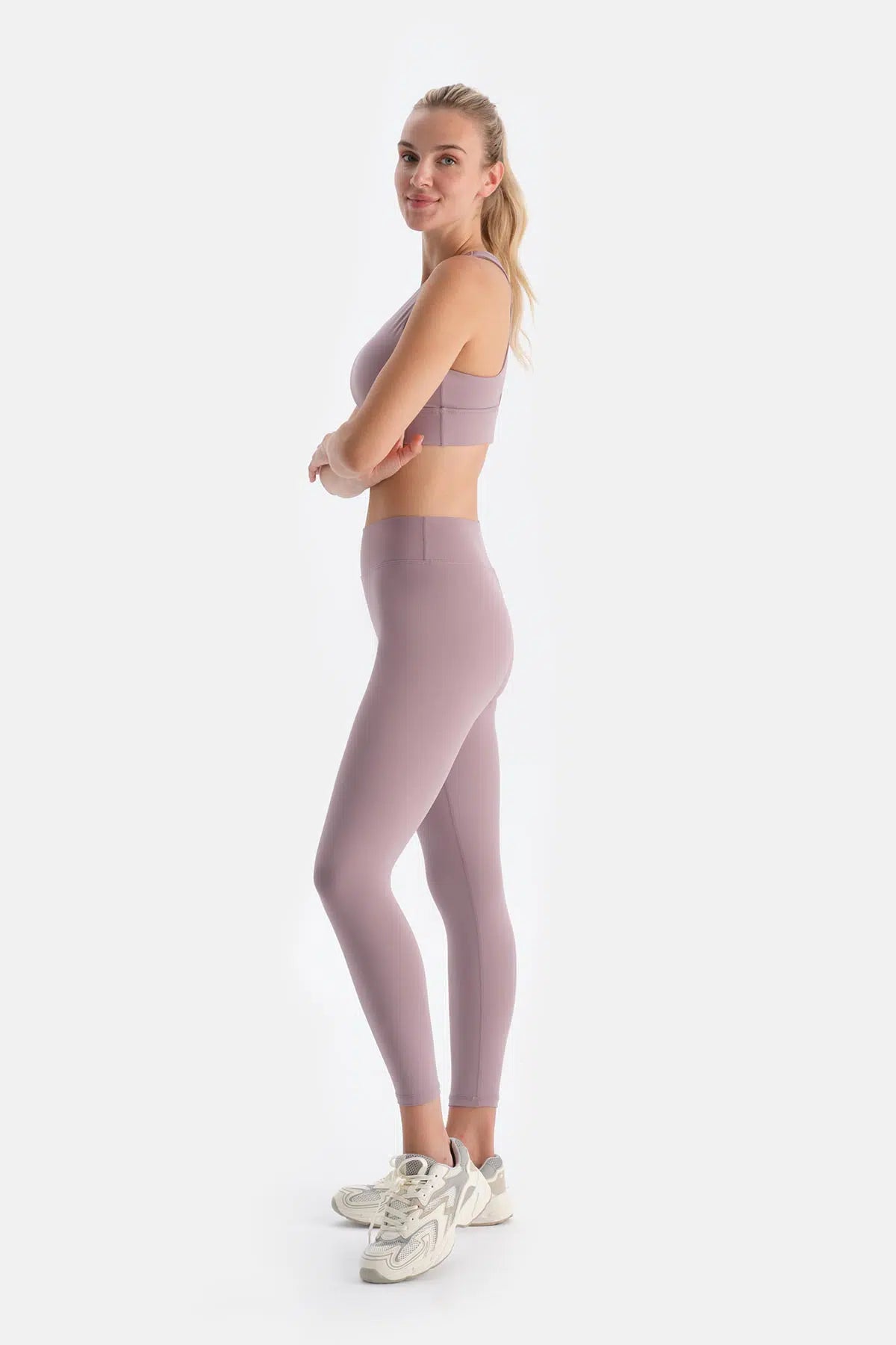 Gül Kurusu Kadın Sırt Tül Detaylı Sporcu Sütyeni