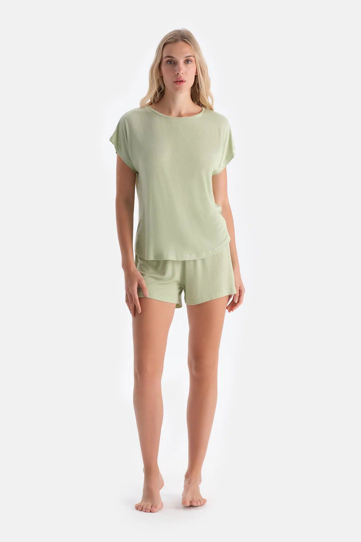 Açık Yeşil Düşük Kol Şortlu Pijama Takımı