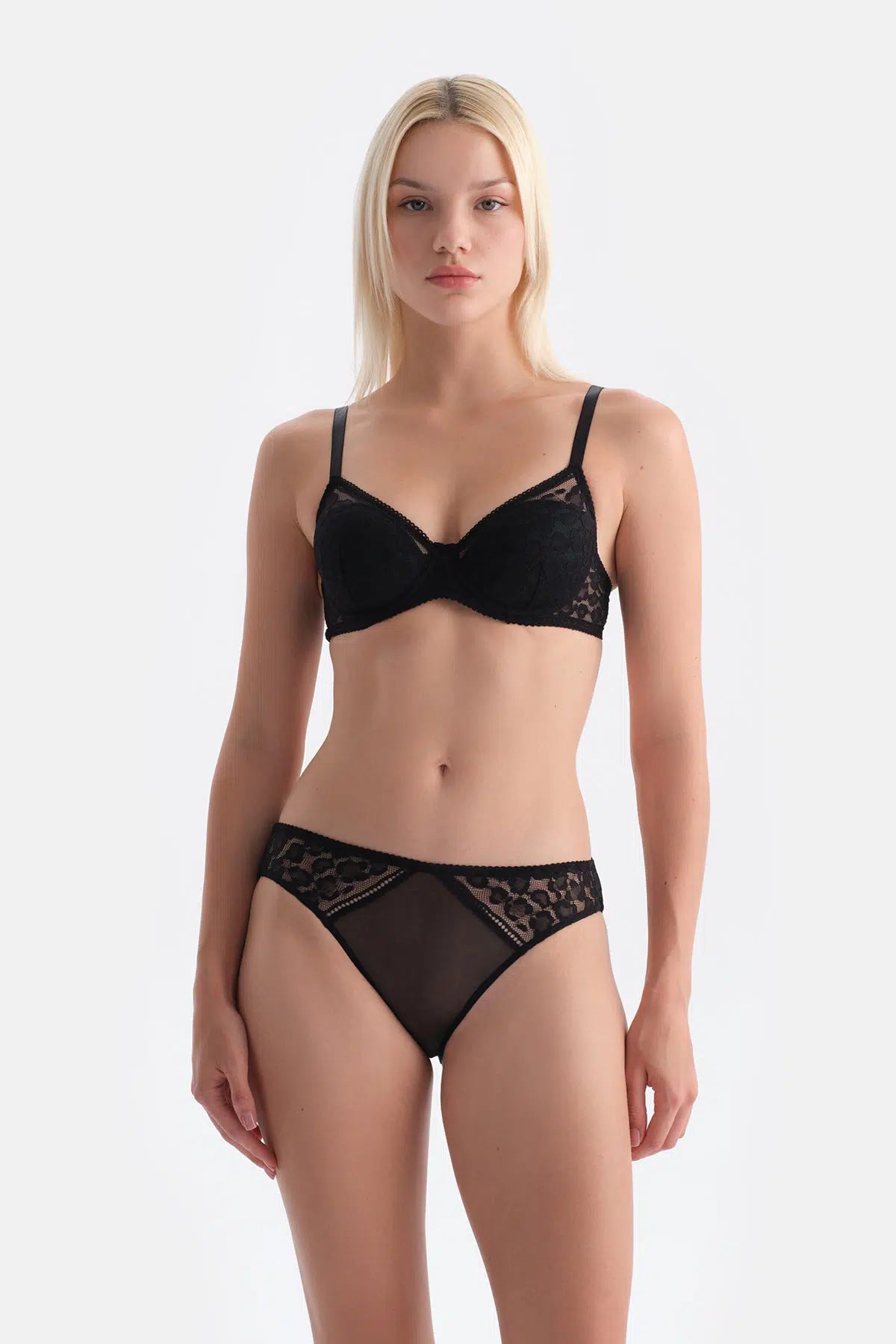Siyah Dantel Detaylı Sütyen