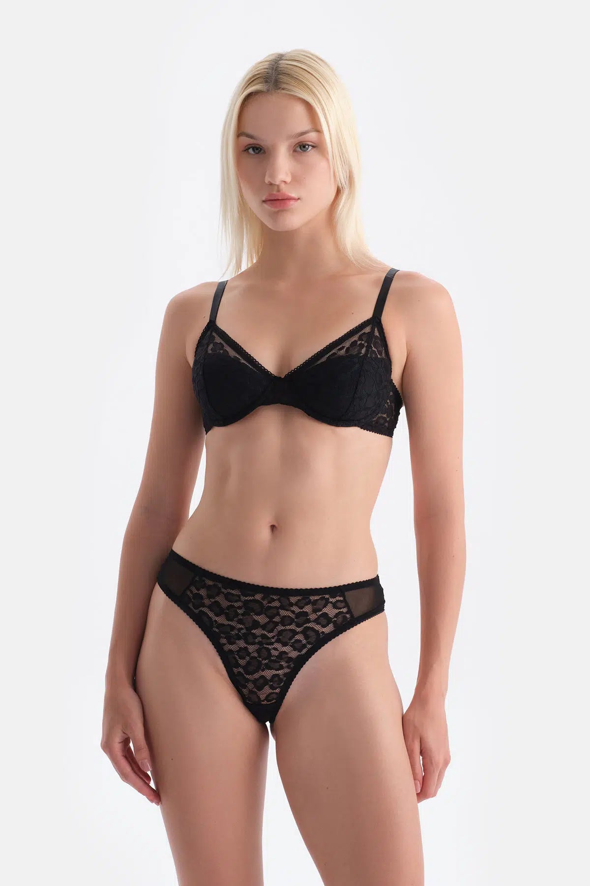 Siyah Dantel Detaylı Sütyen