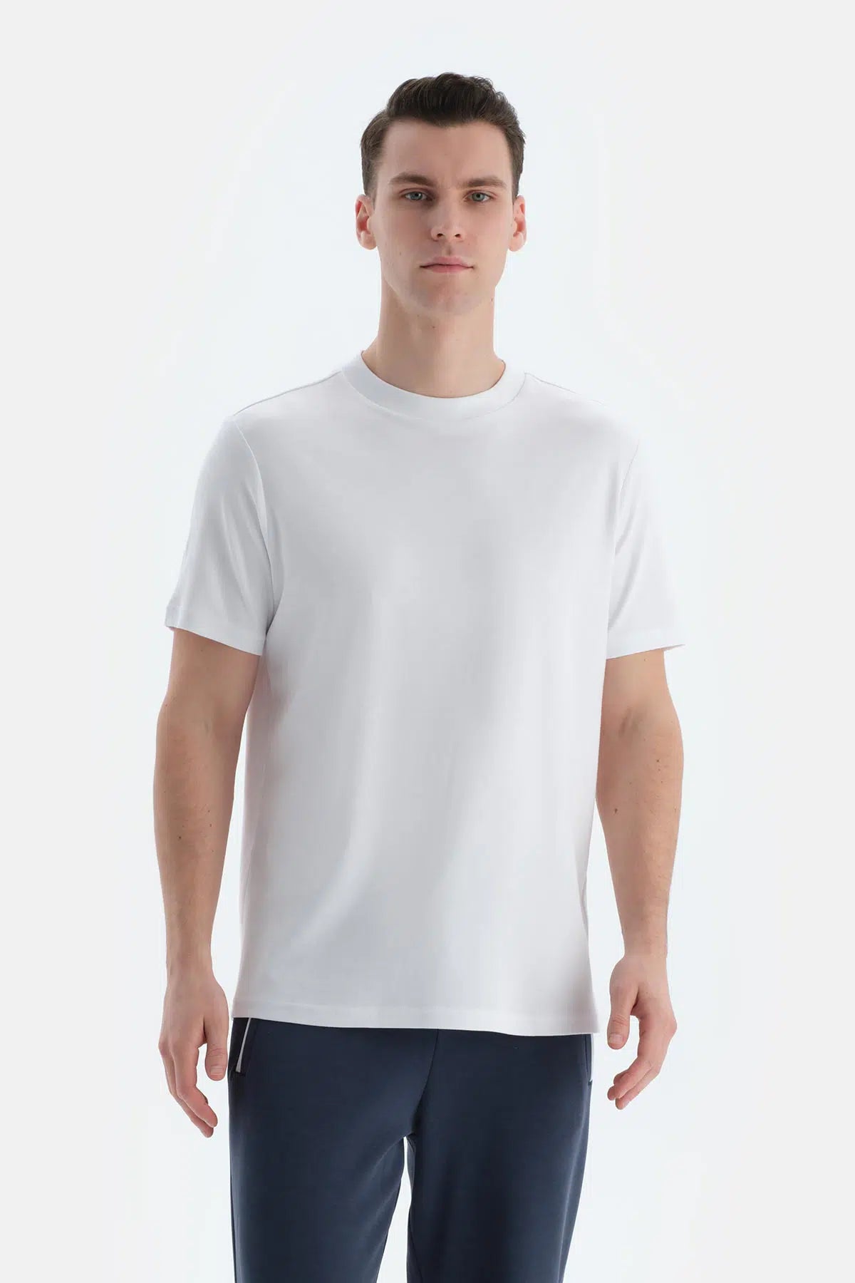 Beyaz Ipek Apre Interlok Bisiklet Yaka Tişört