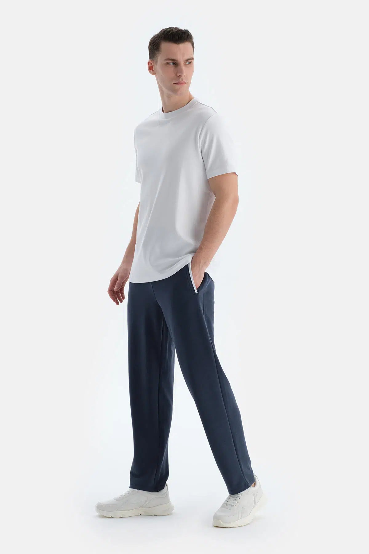 Beyaz Ipek Apre Interlok Bisiklet Yaka Tişört