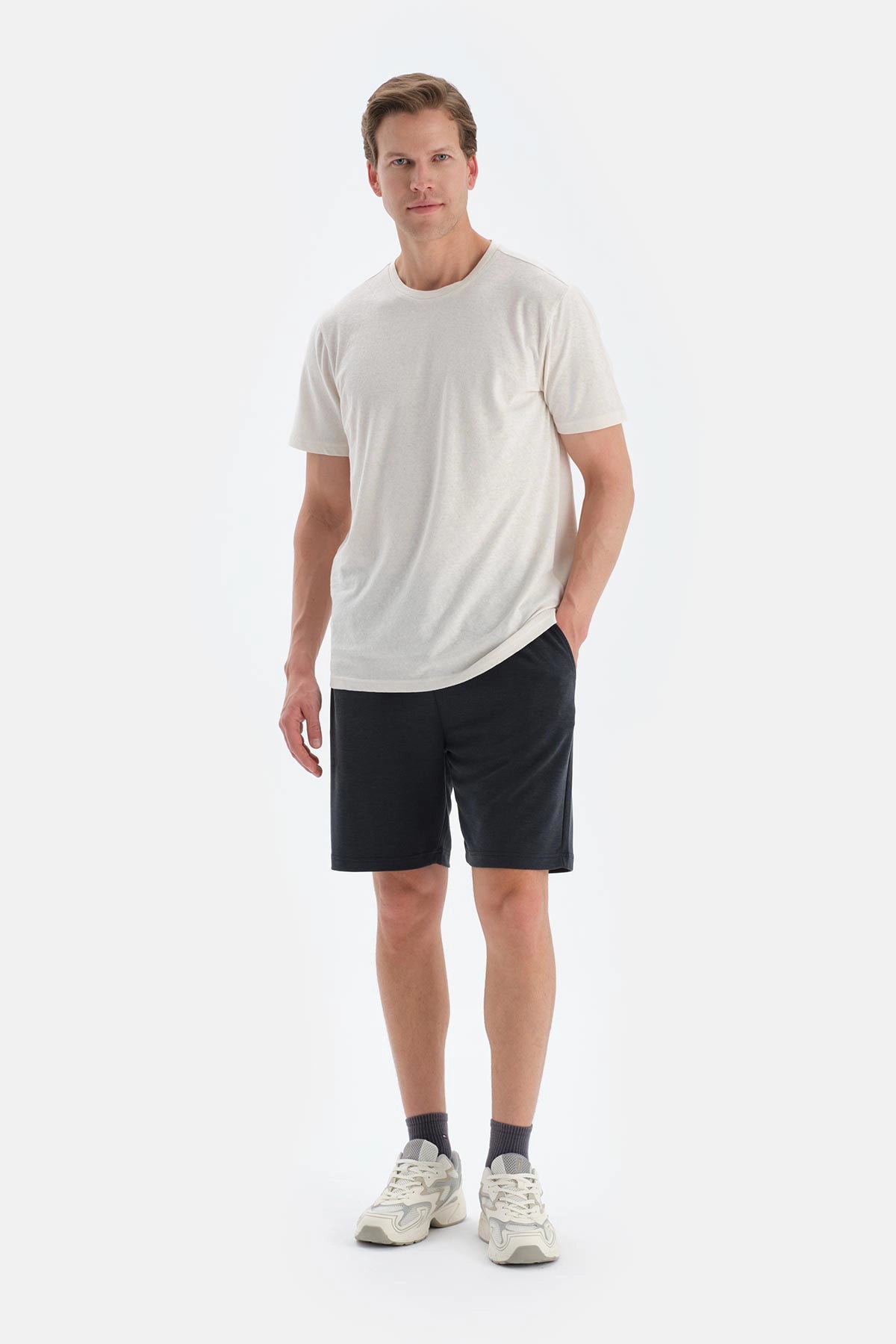 Ekru Bisiklet Yaka Örme Keten Karışımlı Tişört