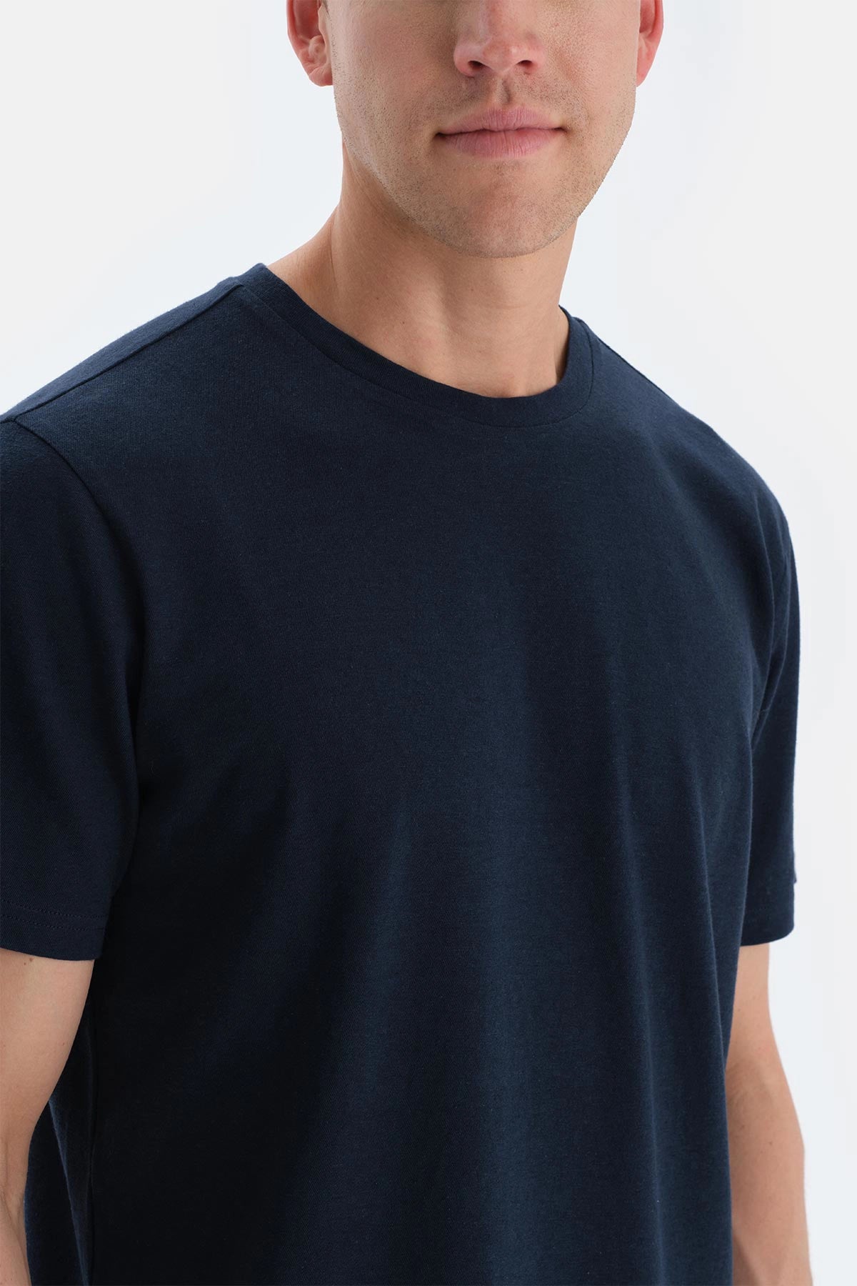 Lacivert Bisiklet Yaka Örme Keten Karışımlı Tişört