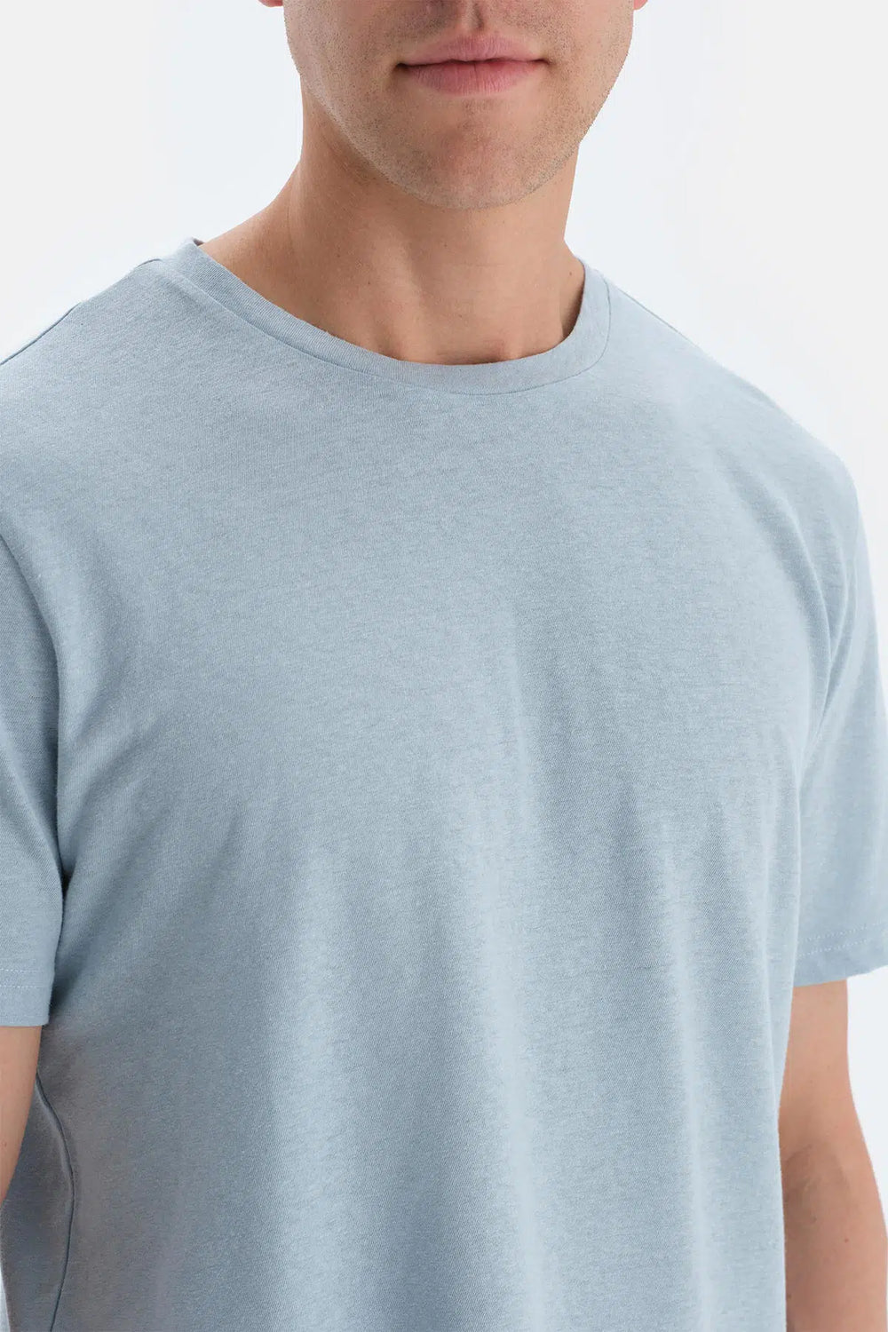 Açık Mavi Bisiklet Yaka Örme Keten Karışımlı Tişört