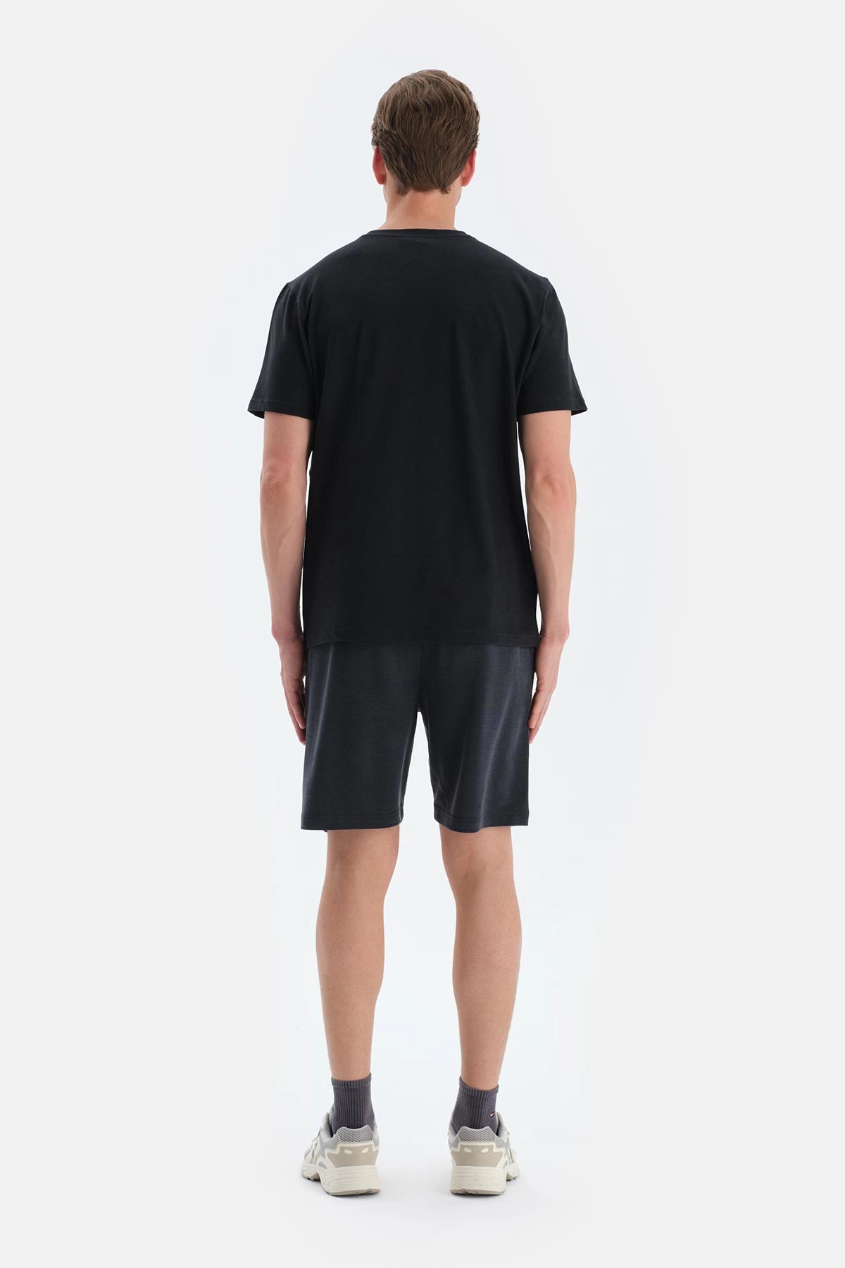 Siyah Bisiklet Yaka Örme Keten Karışımlı Tişört