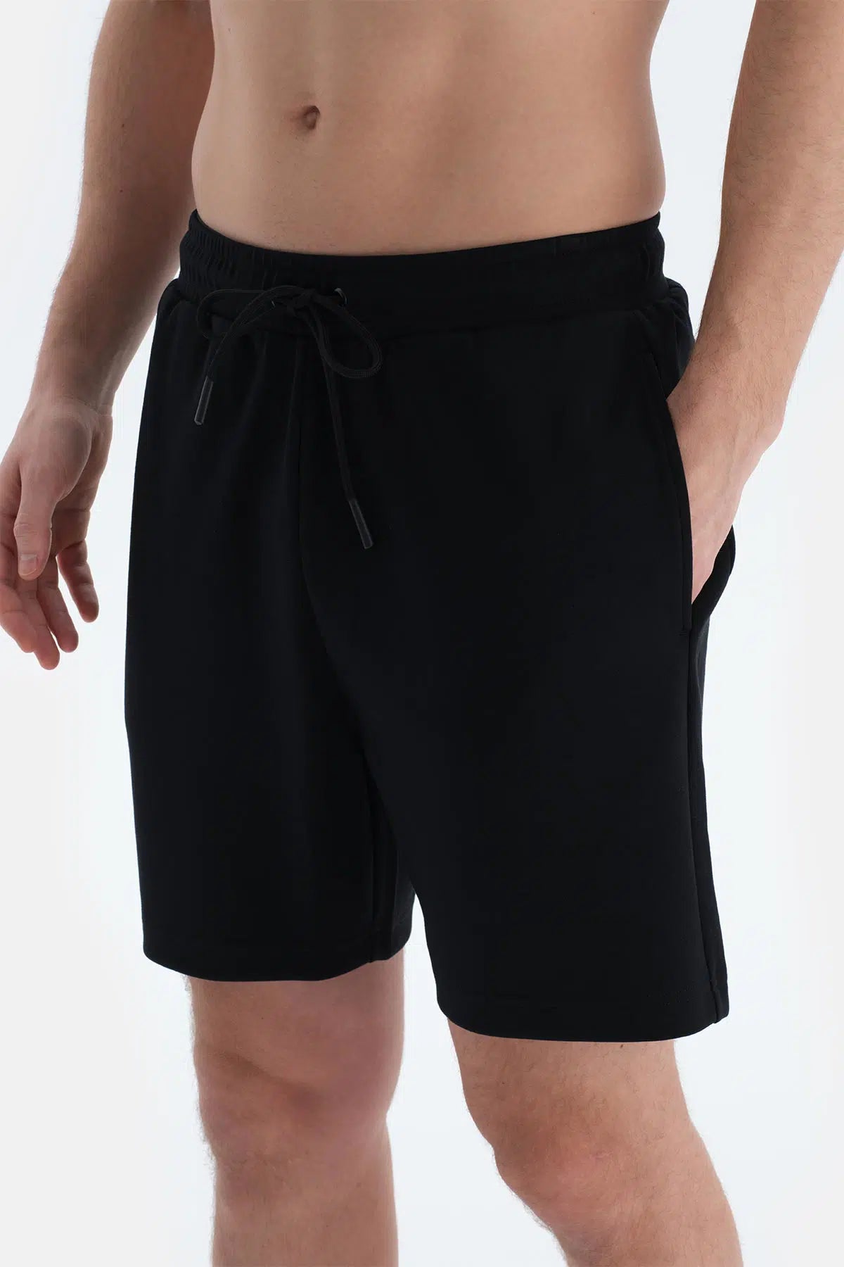 Siyah Cepli Ve Kordonlu Modal Scuba Şort