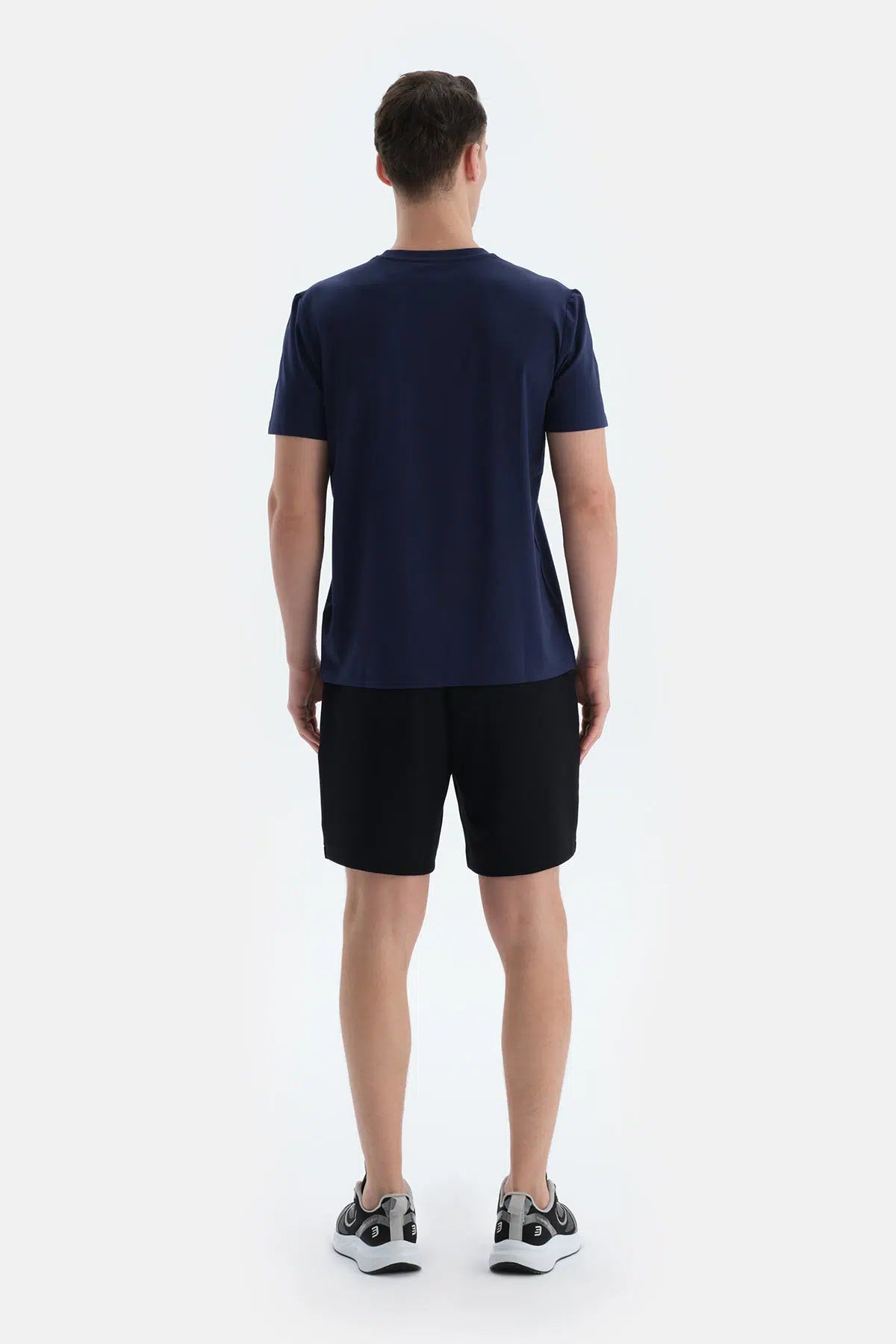 Siyah Nervür Detaylı Cepli Ve Kordonlu Şort