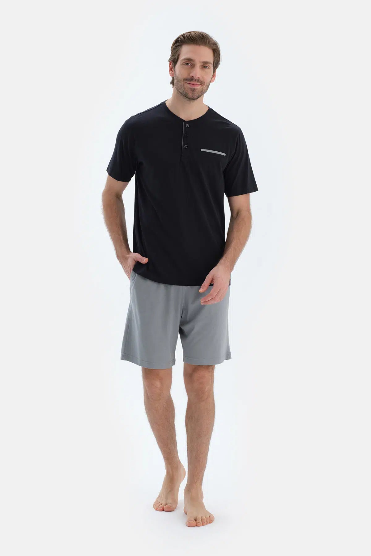 Siyah Yarım Patlı Kısa Kollu Şort Pantolon Üçlü Pijama Takımı