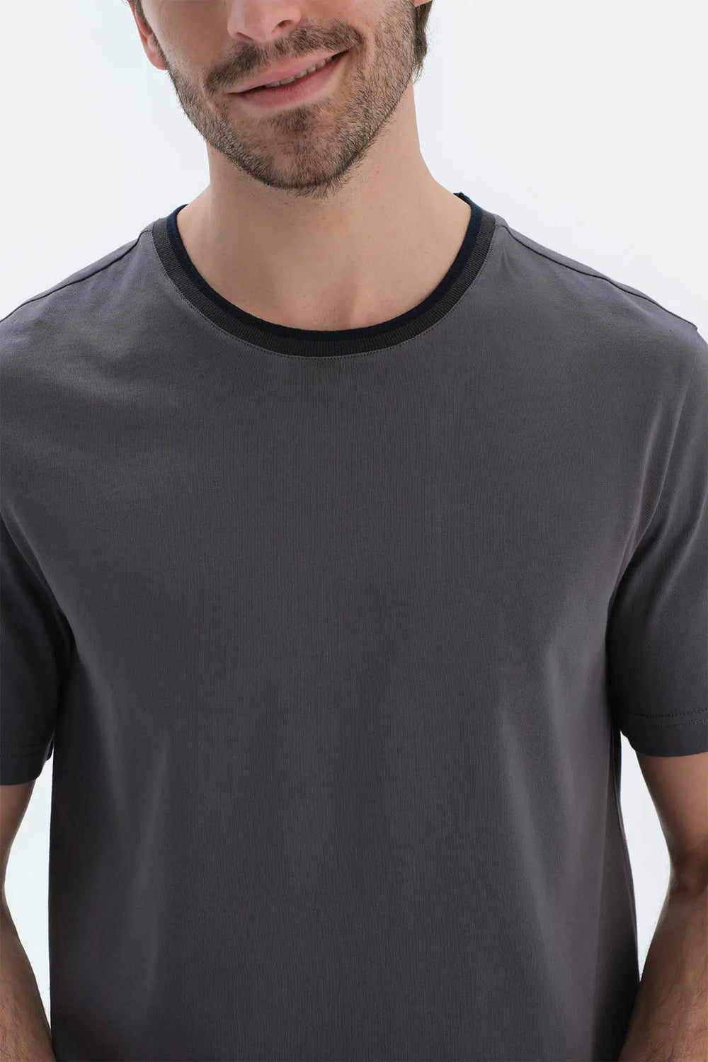 Antrasıt Kısa Kollu Dokuma Etiket Detaylı Tişört Pantolon Pijama Takımı