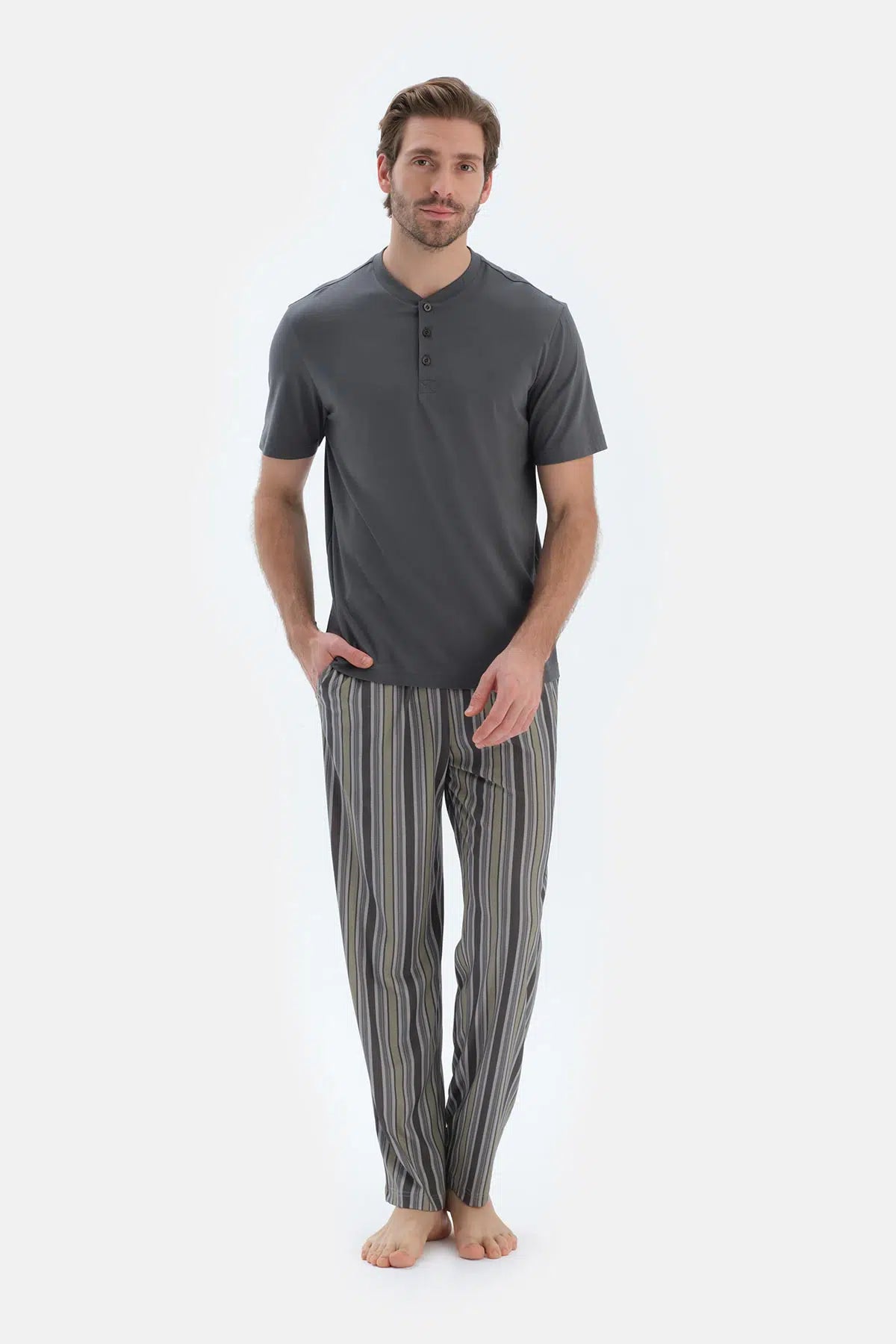 Siyah Kısa Kollu Yarım Patlı Tişört Pantolon Pijama Takımı