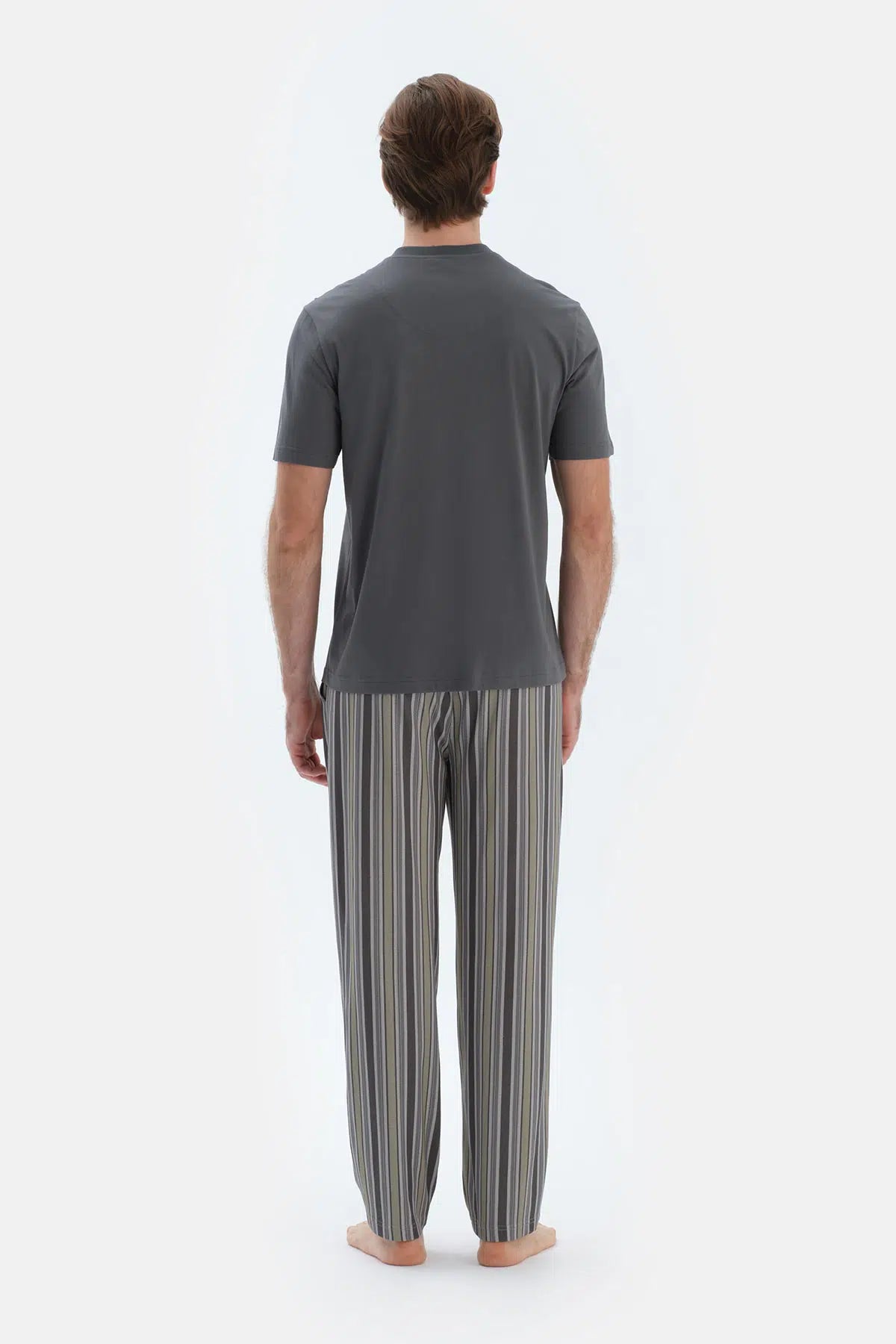 Siyah Kısa Kollu Yarım Patlı Tişört Pantolon Pijama Takımı