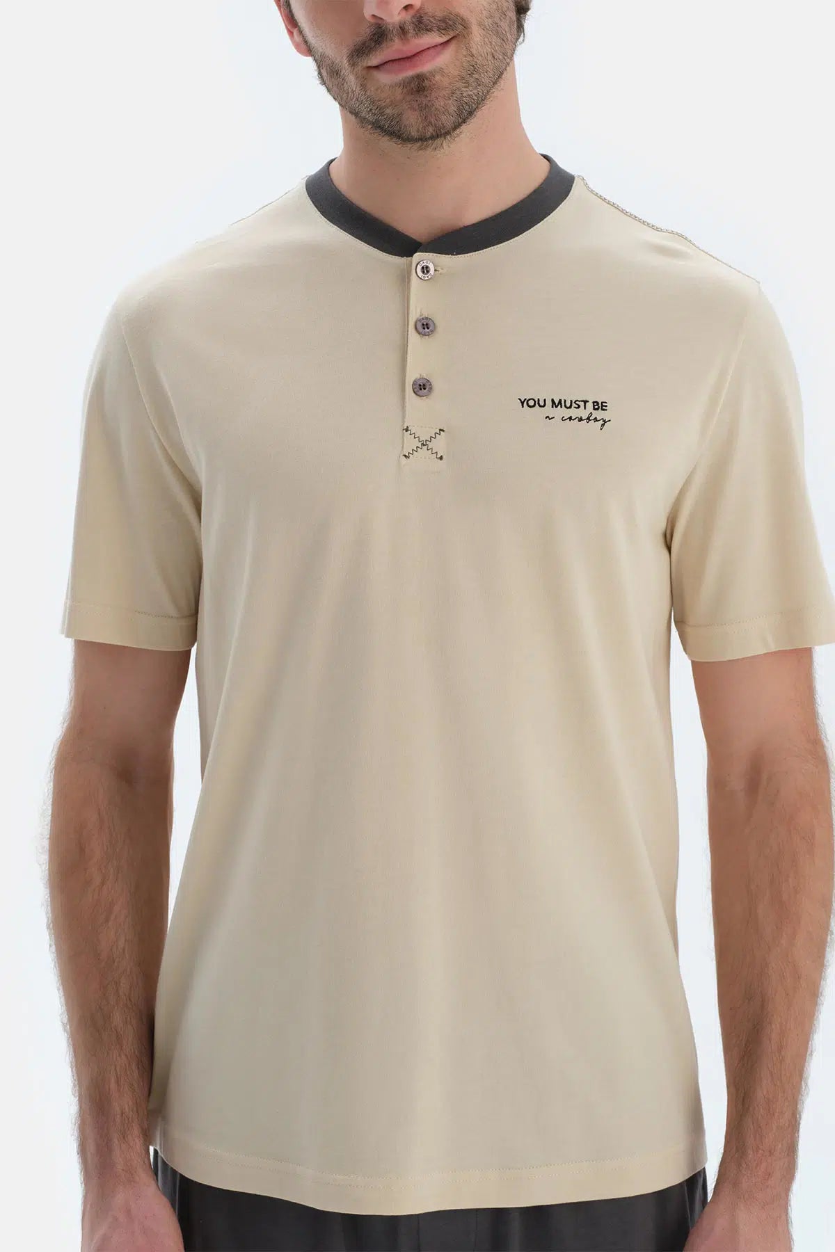 Taş Kısa Kollu Pat ve Baskı Detaylı Tişört Pantolon Pijama Takımı