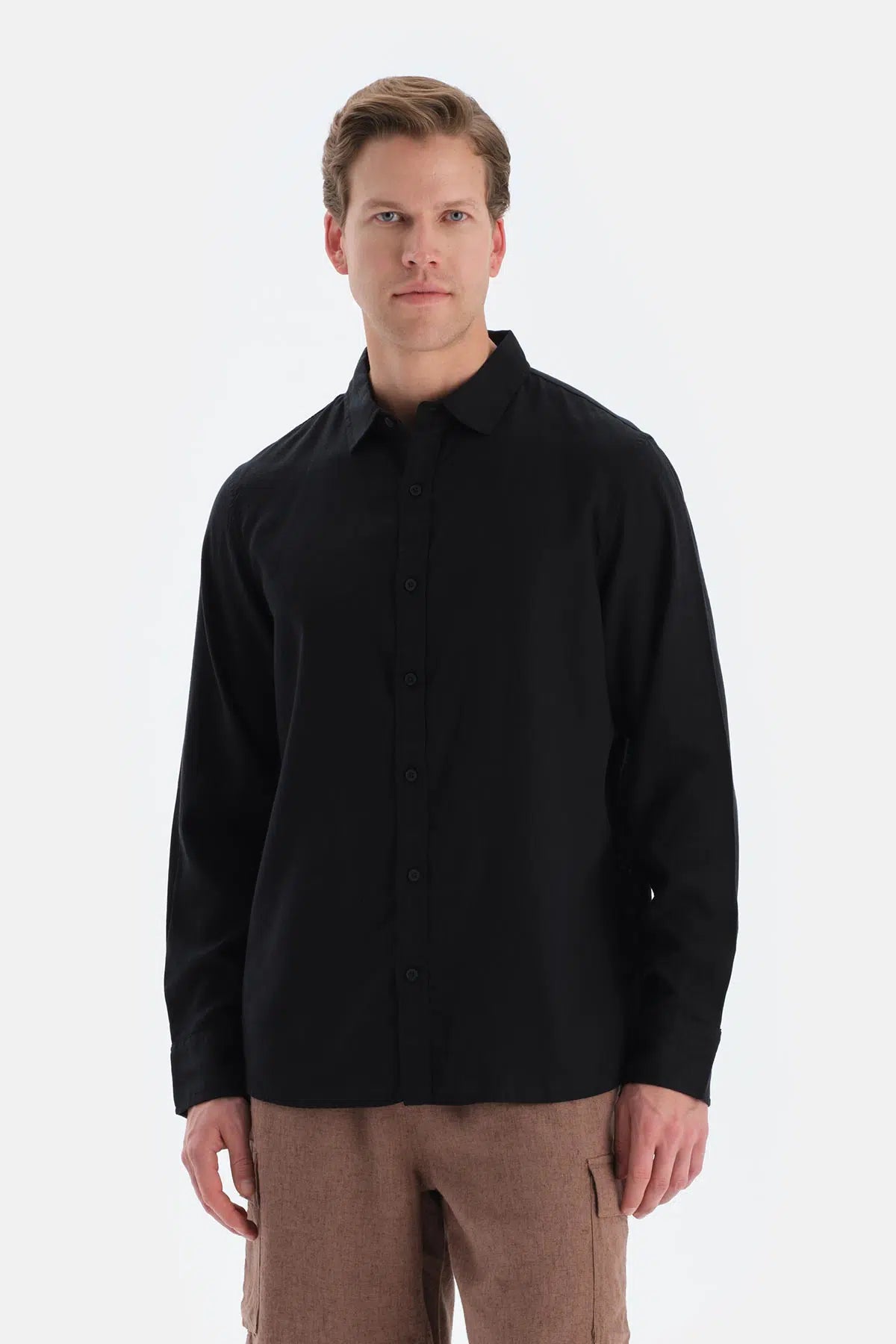 Siyah Uzun Kollu Keten Lyocell Karşımlı Gömlek