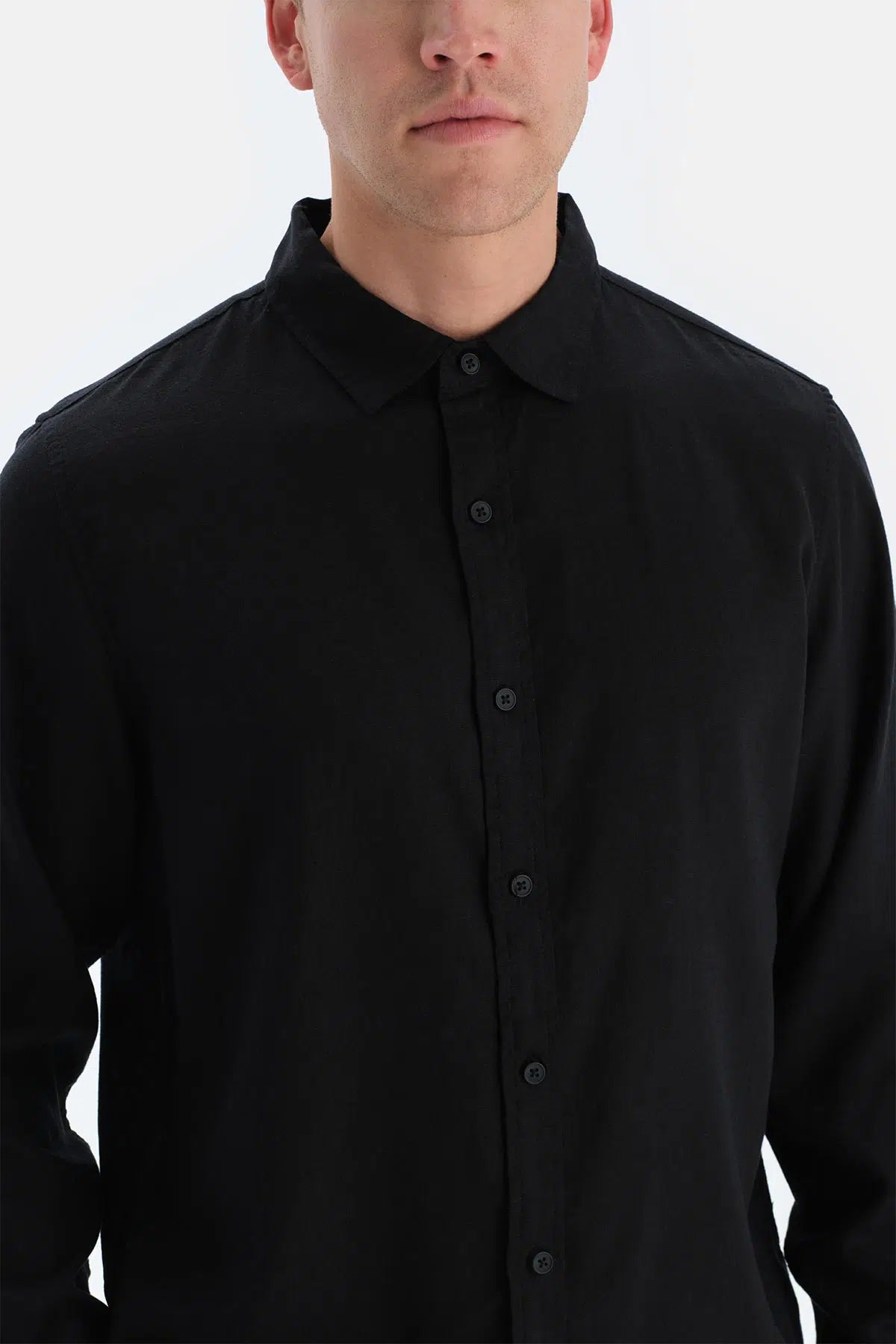 Siyah Uzun Kollu Keten Lyocell Karşımlı Gömlek