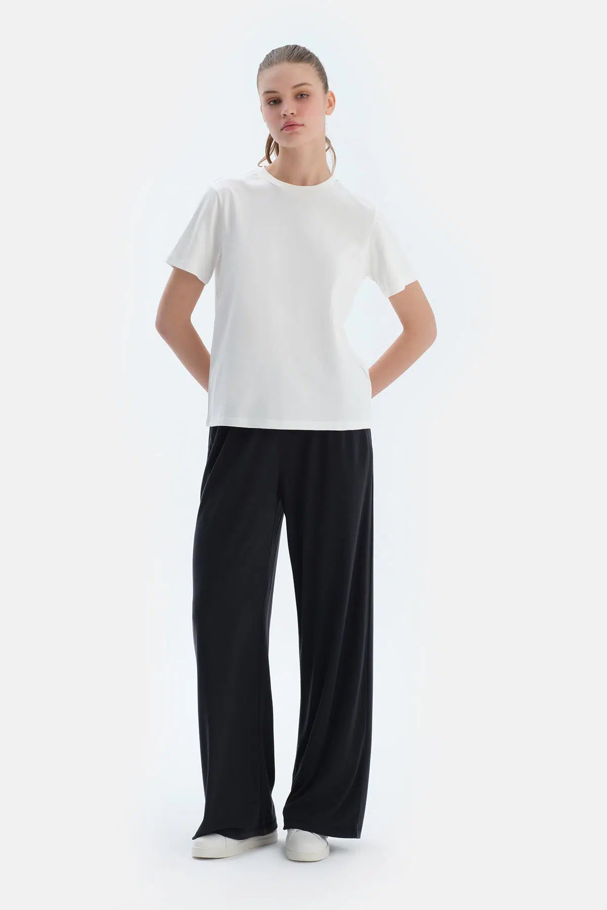 Beyaz Ipek Apre Interlok Bisiklet Yaka Tişört