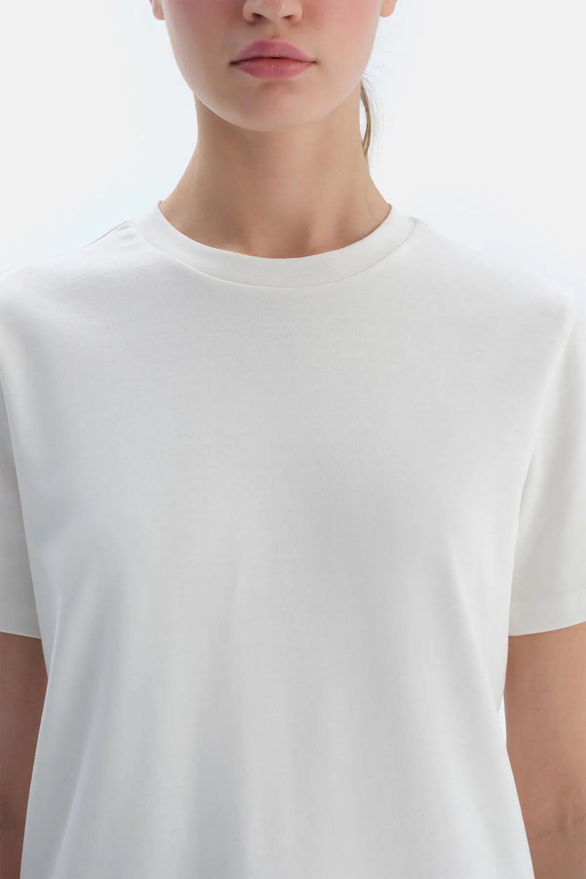 Beyaz Ipek Apre Interlok Bisiklet Yaka Tişört