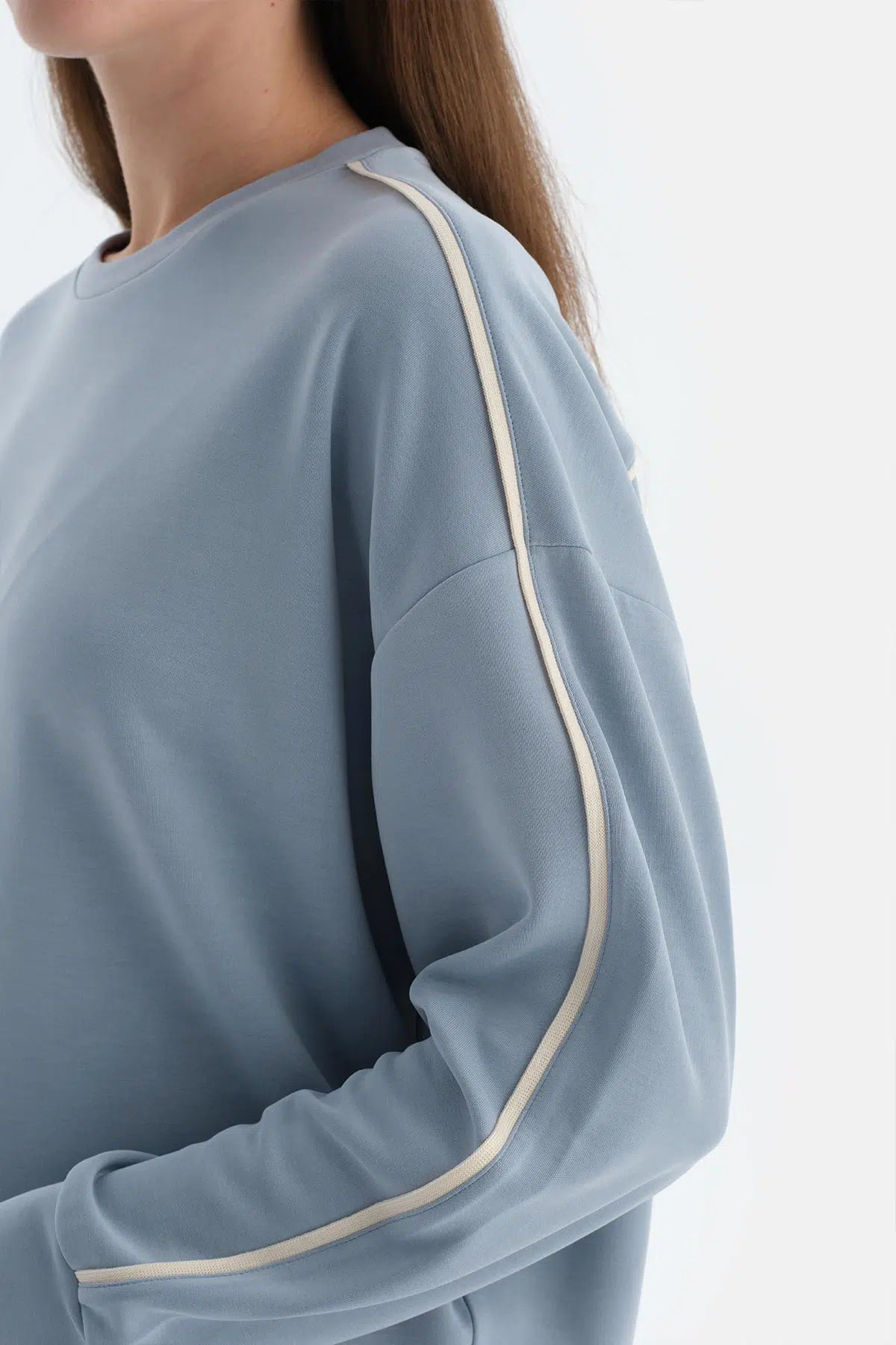 Açık Mavi Kadın Modal Biye Detaylı Sweatshırt