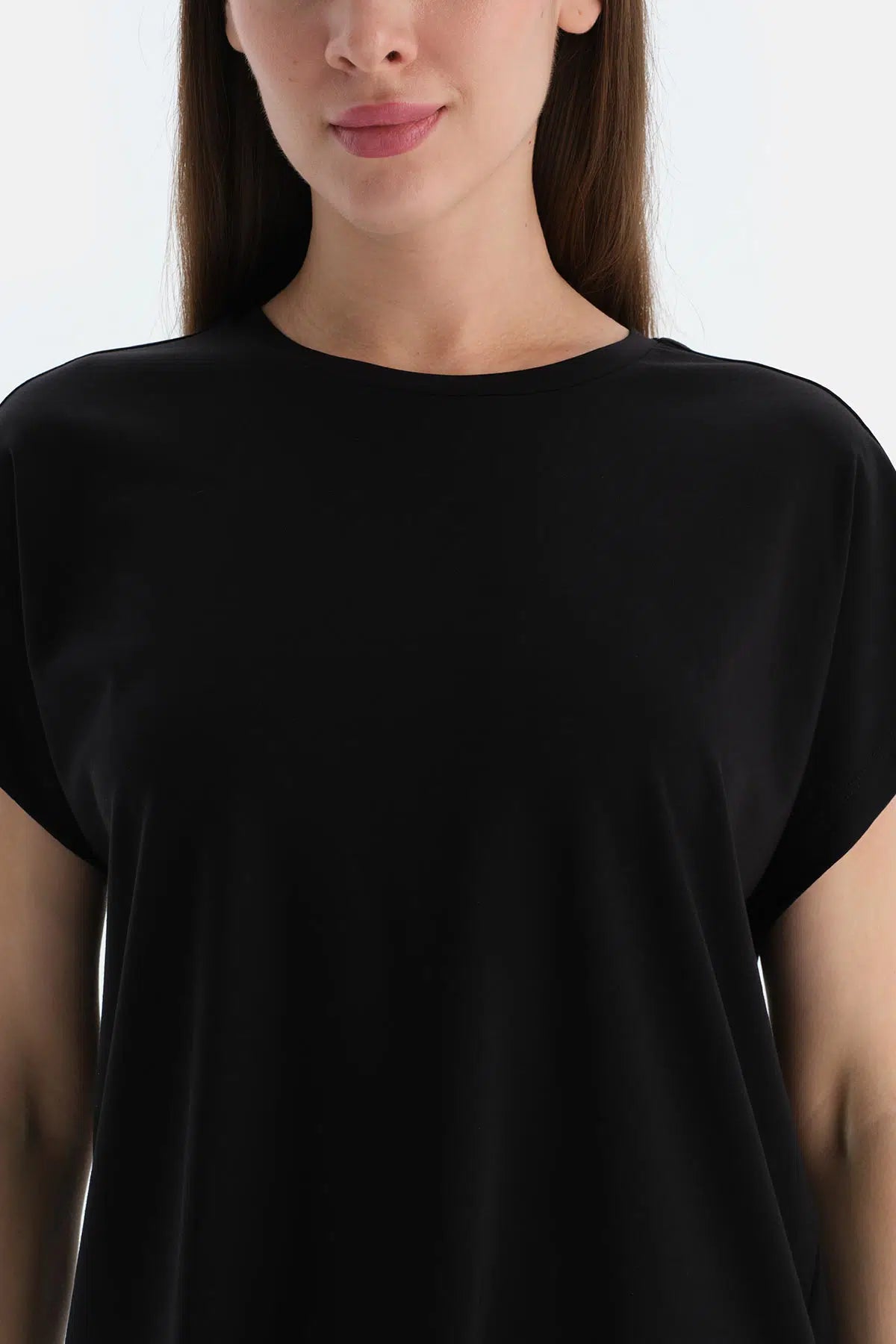 Siyah Kısa Kollu Bisiklet Yaka Tişört