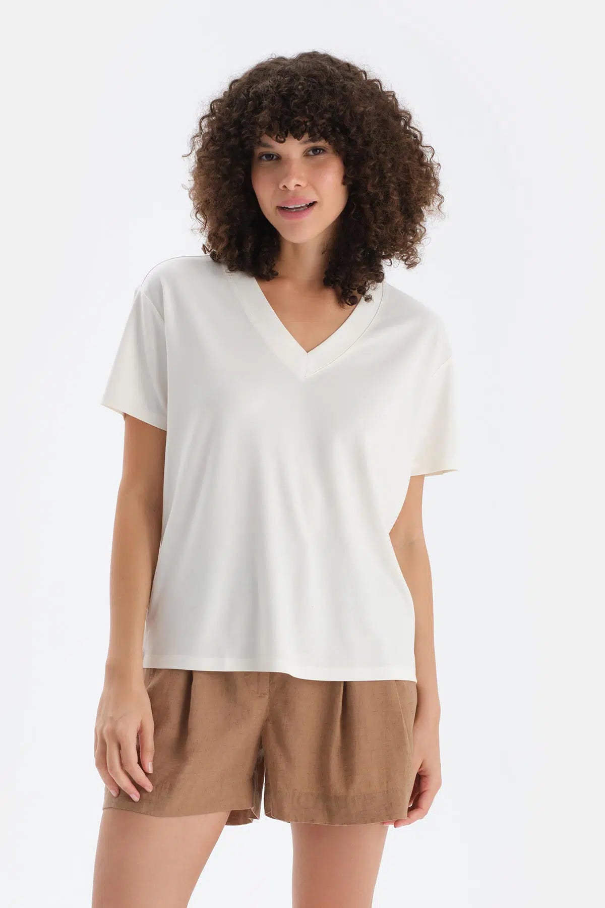 Ekru V Yaka Kısa Kollu Tişört