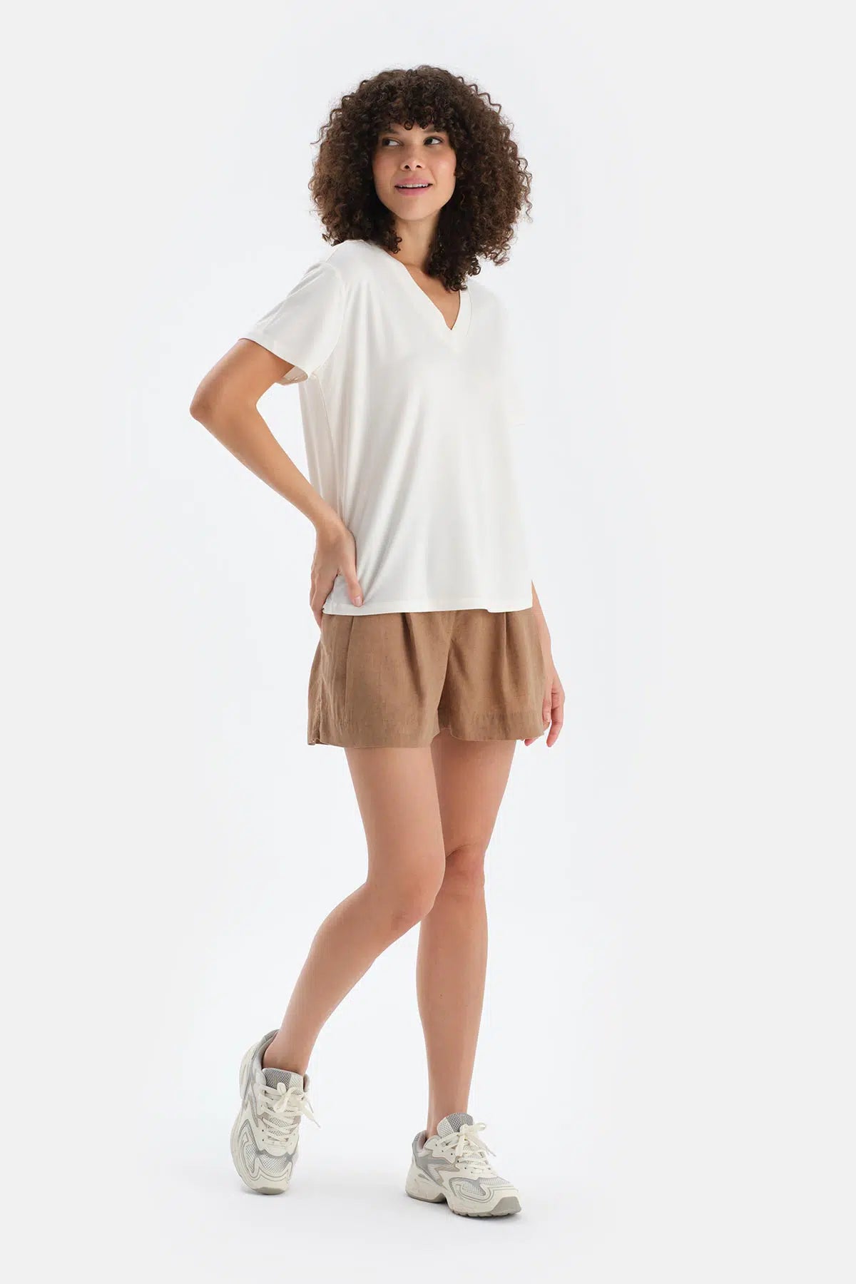 Ekru V Yaka Kısa Kollu Tişört