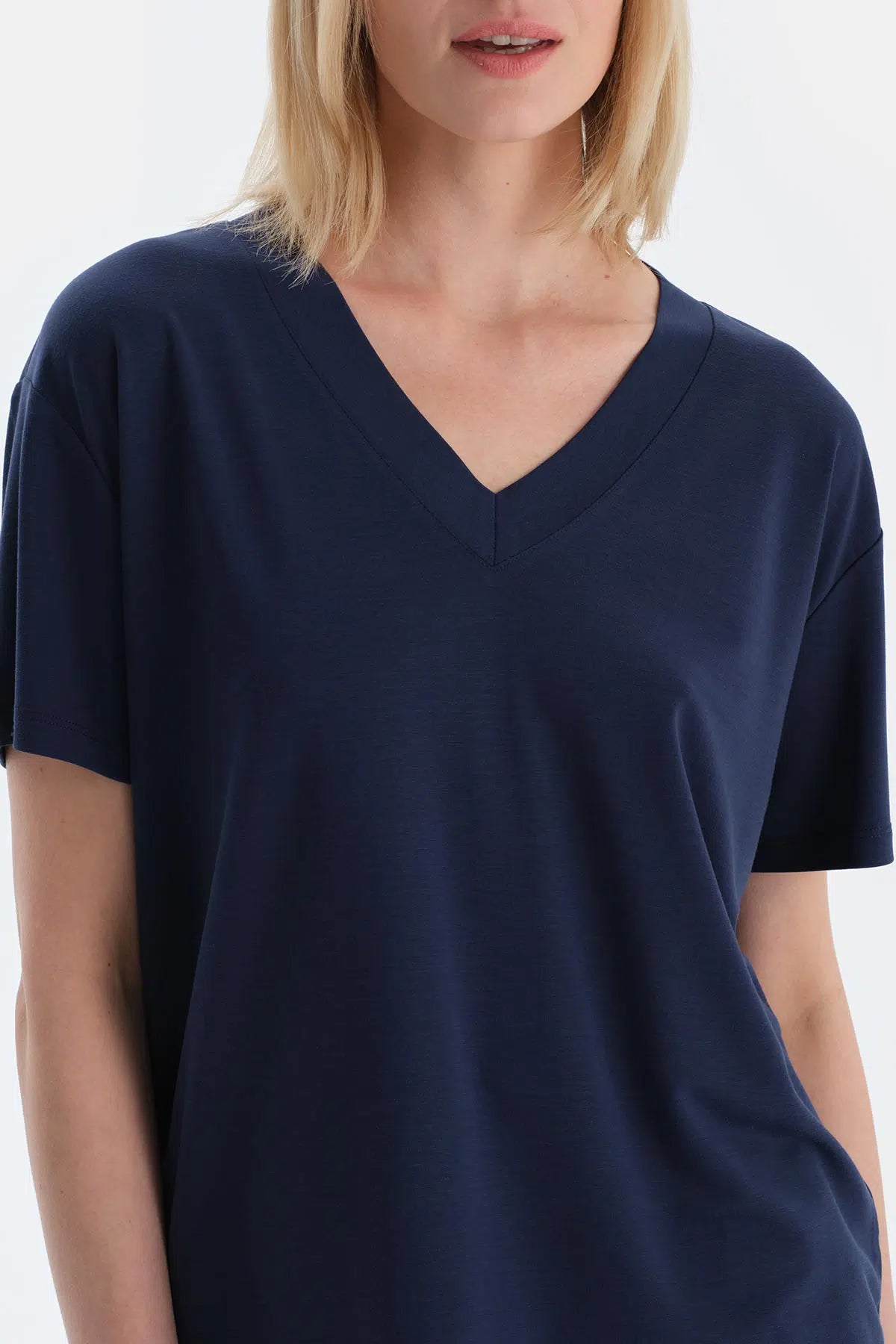 Lacivert V Yaka Kısa Kollu Tişört