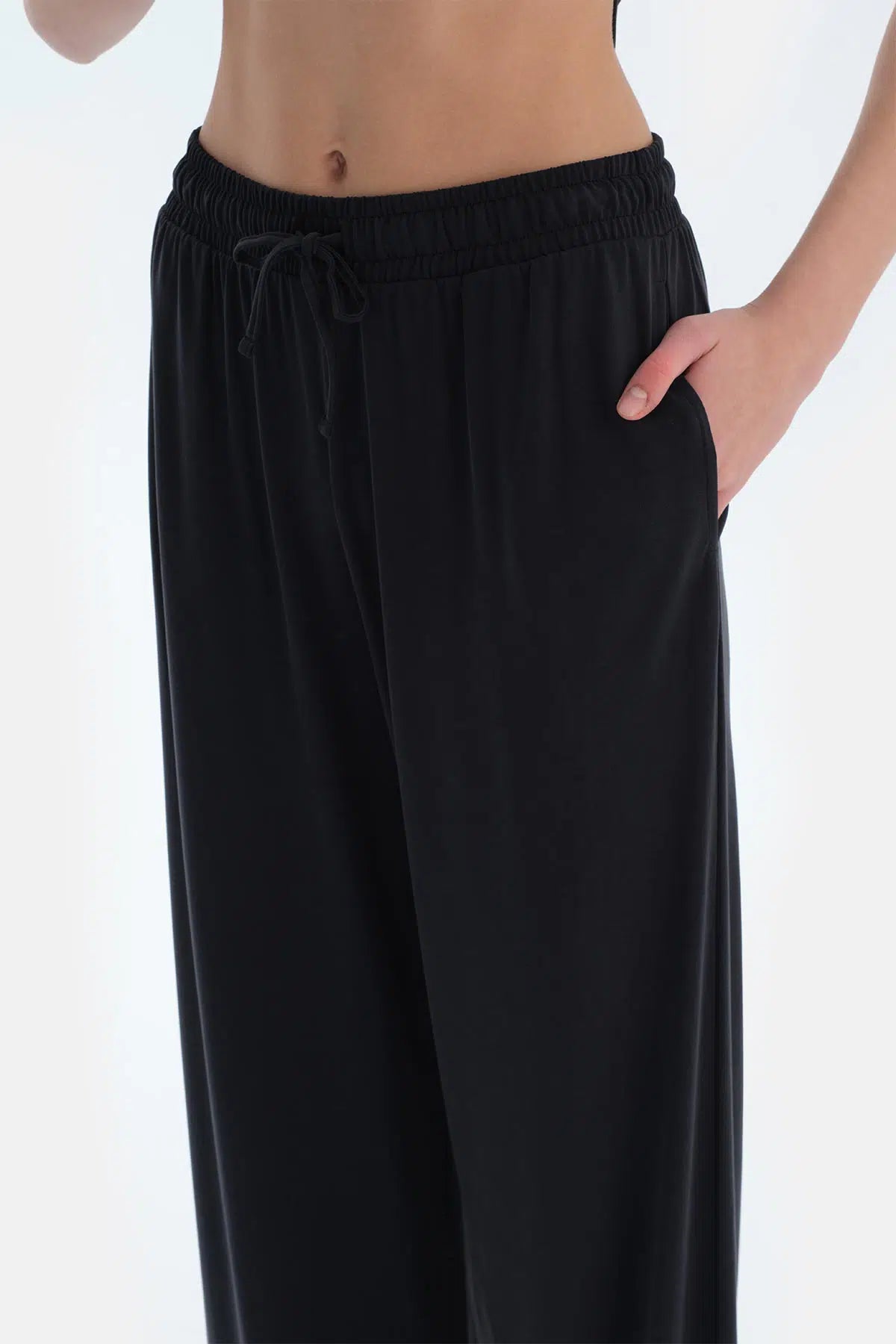 Siyah Cepli Basıc Modal Pantolon