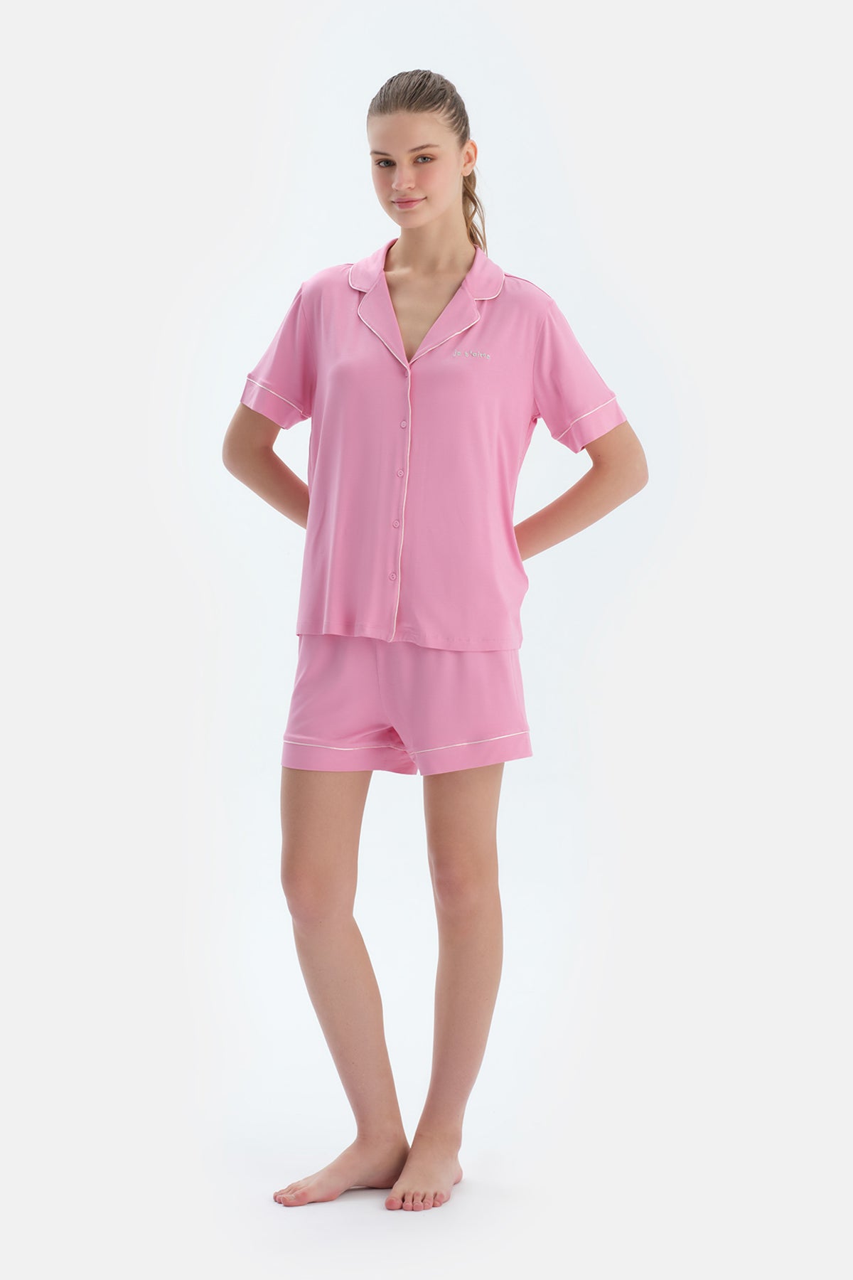 Pembe Biye Ve Nakış Detaylı Viskon Gömlek Şort Pijama Takımı