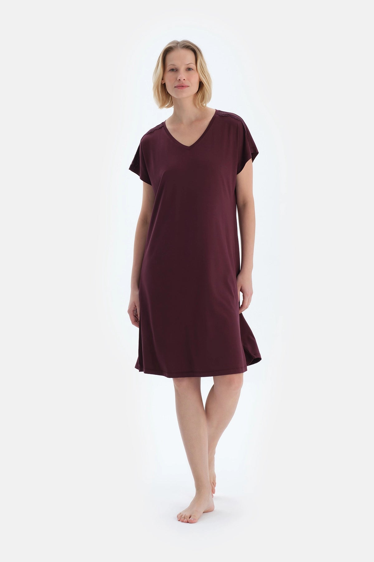 Mürdüm Dantel Detaylı Kısa Kollu Viskon Gecelik