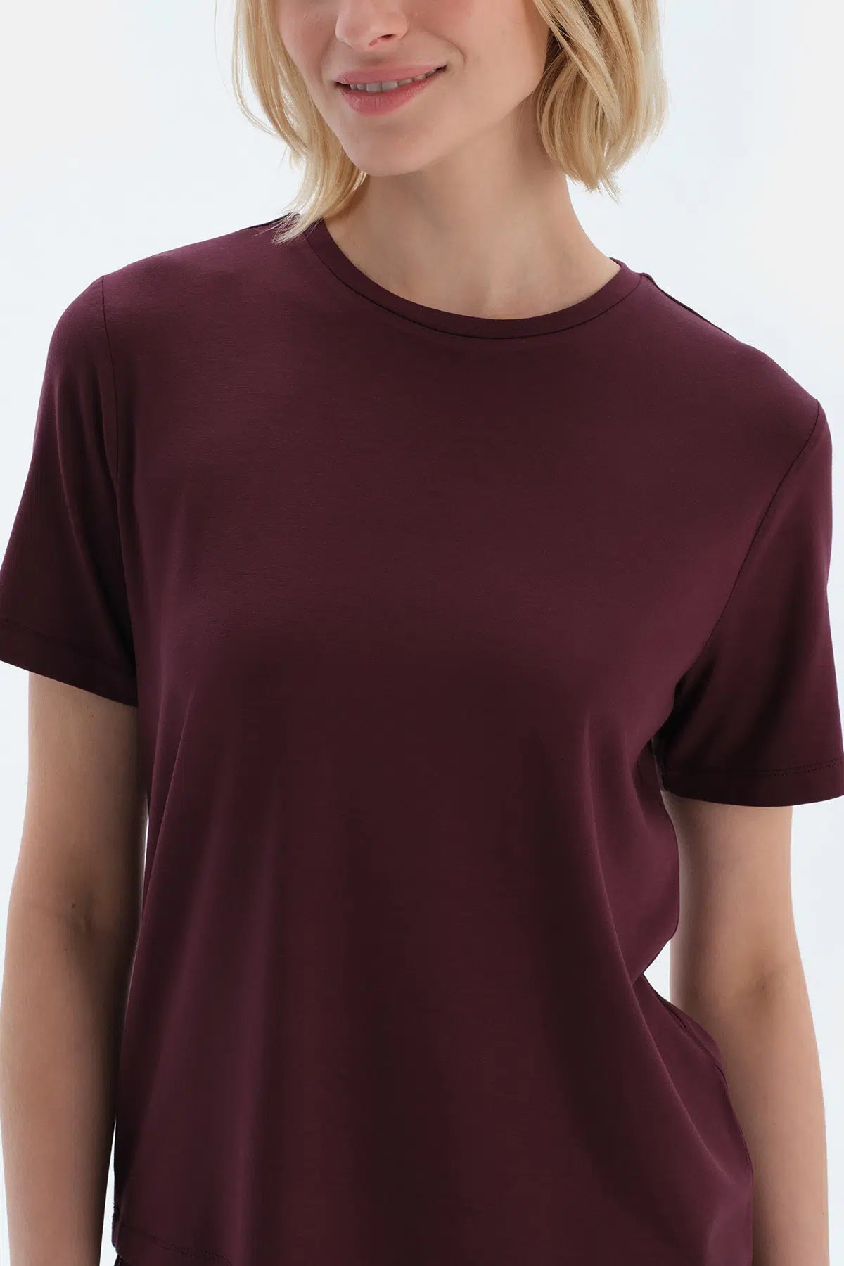 Mürdüm Dantel Detaylı Kısa Kollu Viskon Tişört Şort Pijama Takımı