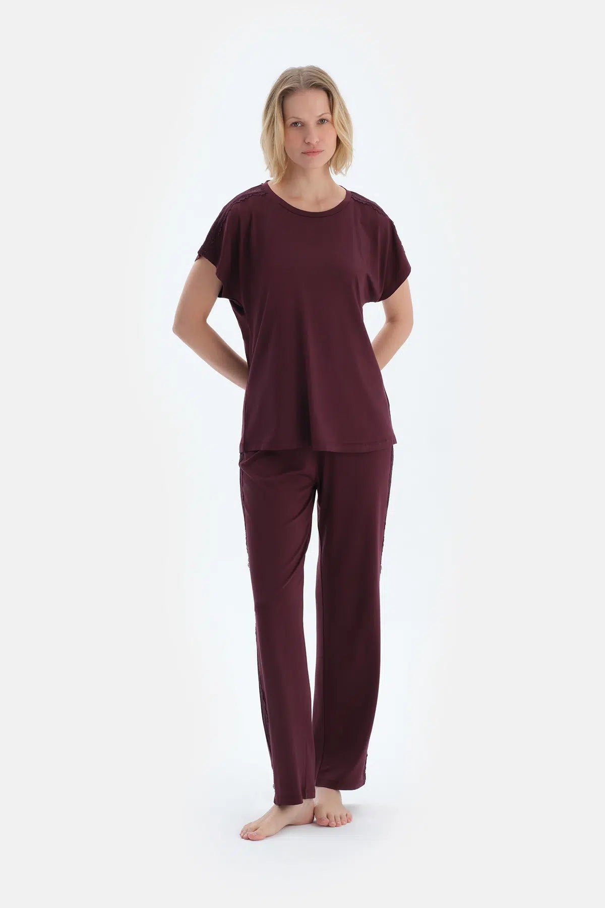 Mürdüm Dantel Detaylı Kısa Kollu Viskon Tişört Pantolon Pijama Takımı