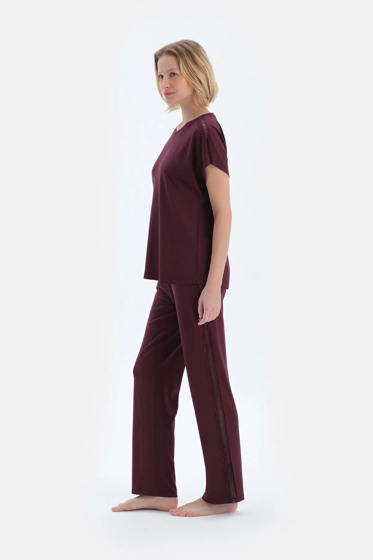 Mürdüm Dantel Detaylı Kısa Kollu Viskon Tişört Pantolon Pijama Takımı