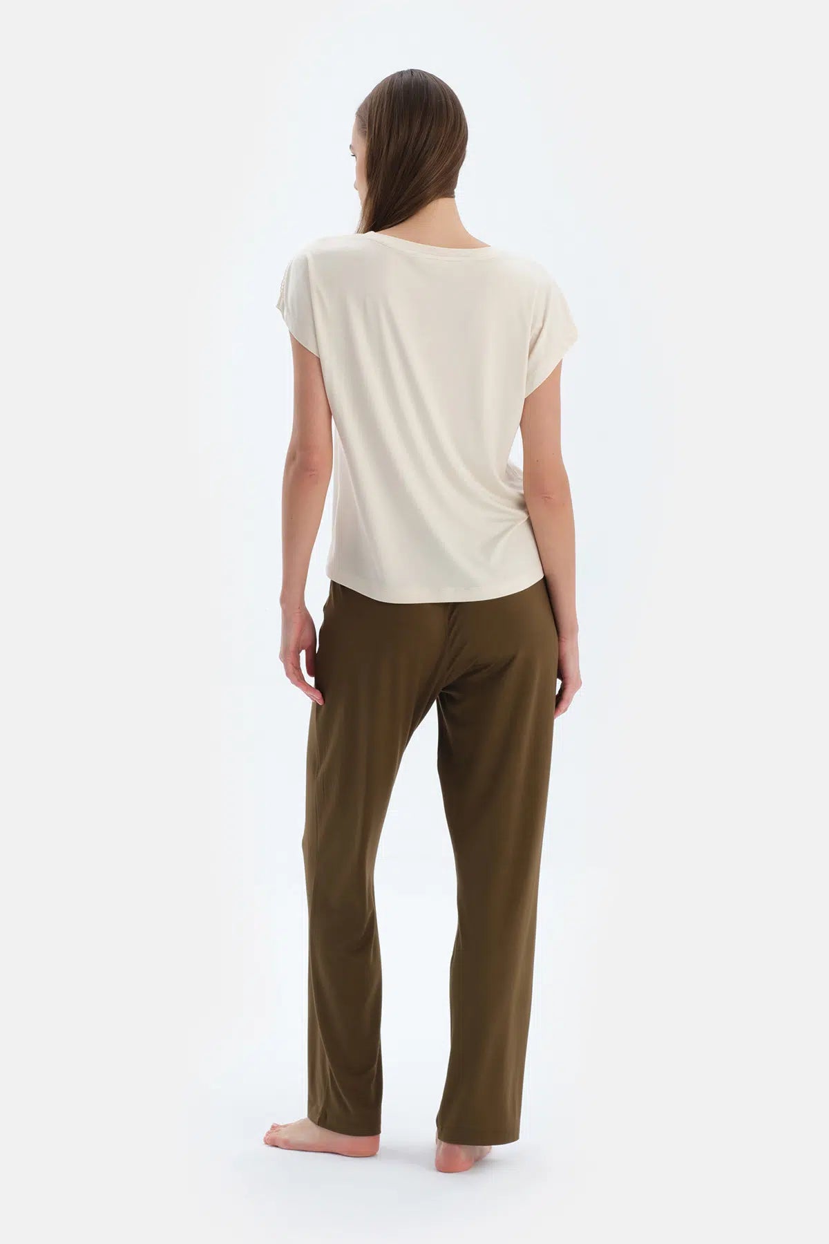 Ekru Dantel Detaylı Tişört Pantolon Pijama Takımı