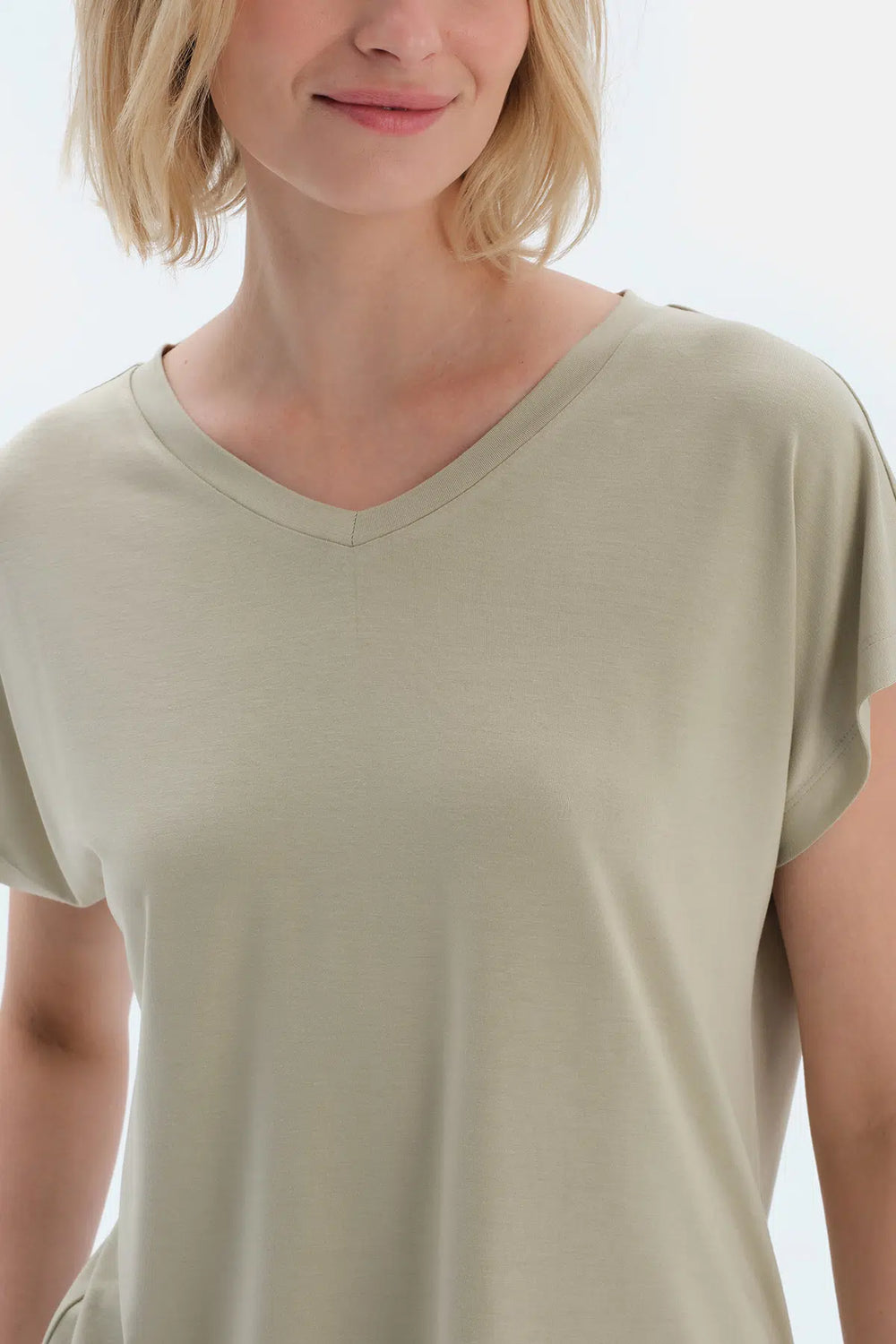 Ada Çayı V Yaka Pileli Tişört Pantolon Pijama Takımı