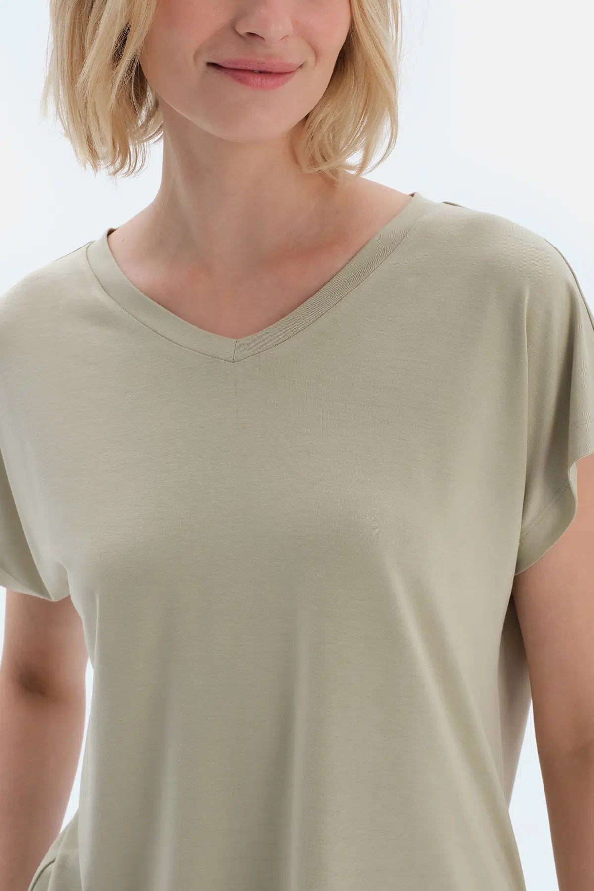 Ada Çayı V Yaka Pileli Tişört Pantolon Pijama Takımı