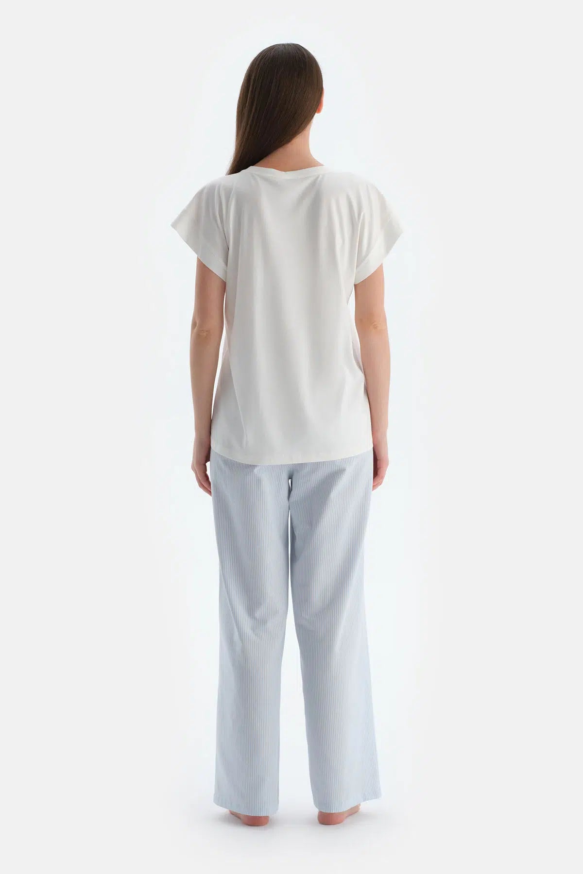 Kırık Beyaz Baskı Detaylı Altı Çizgili Tişört Pantolon Pijama Takımı