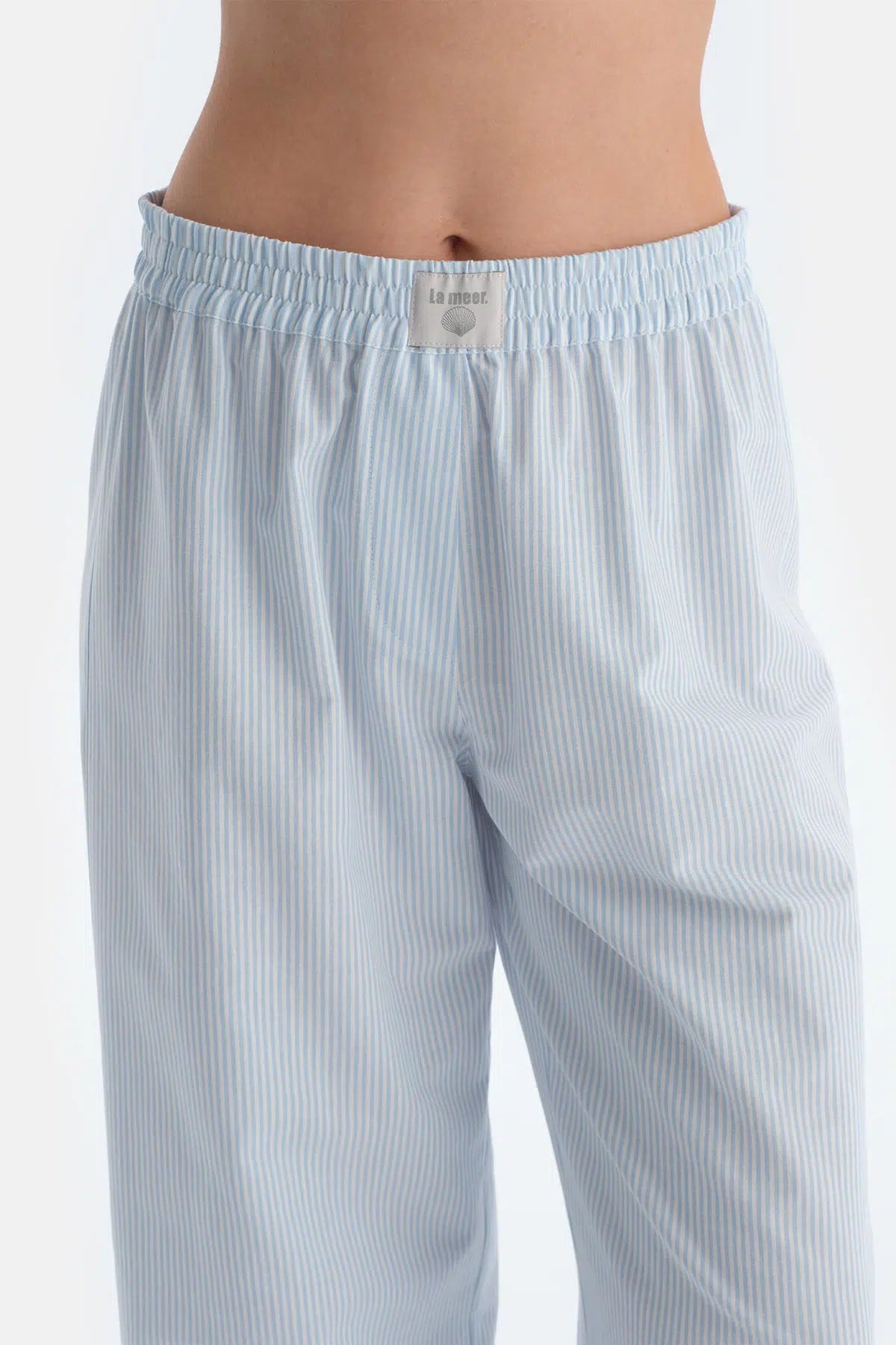 Kırık Beyaz Baskı Detaylı Altı Çizgili Tişört Pantolon Pijama Takımı