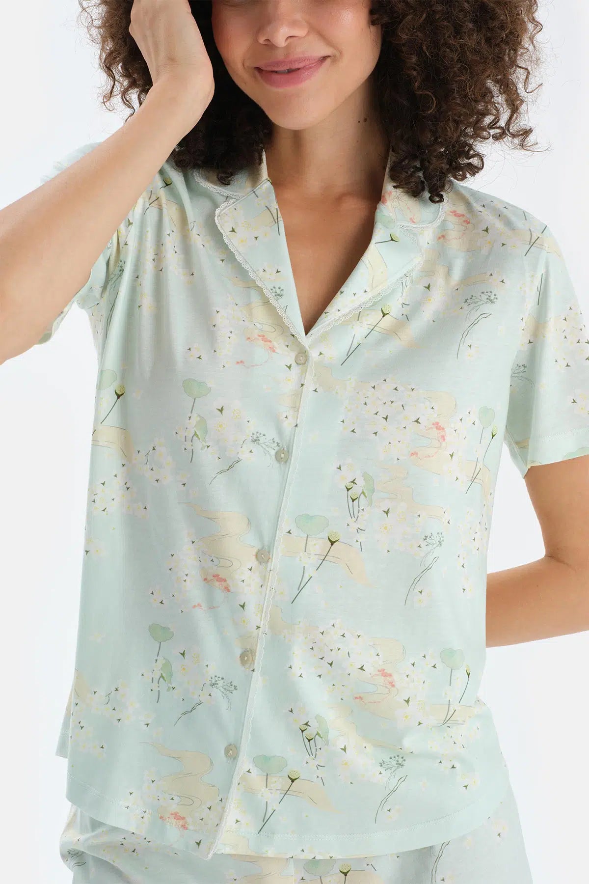 Açık Yeşil Çiçek Baskılı Penye Modal Gömlek Şort Pijama Takımı