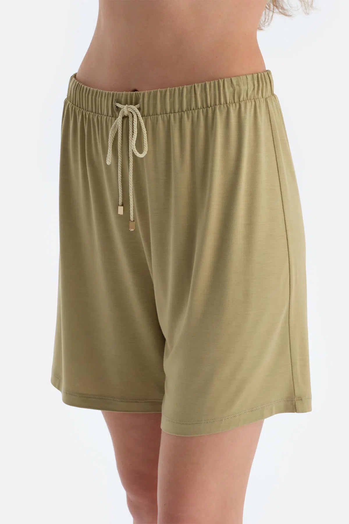 Yağ Yeşili Düşük Omuzlu Kısa Kollu Viskon Tişört Şort Pijama Takımı