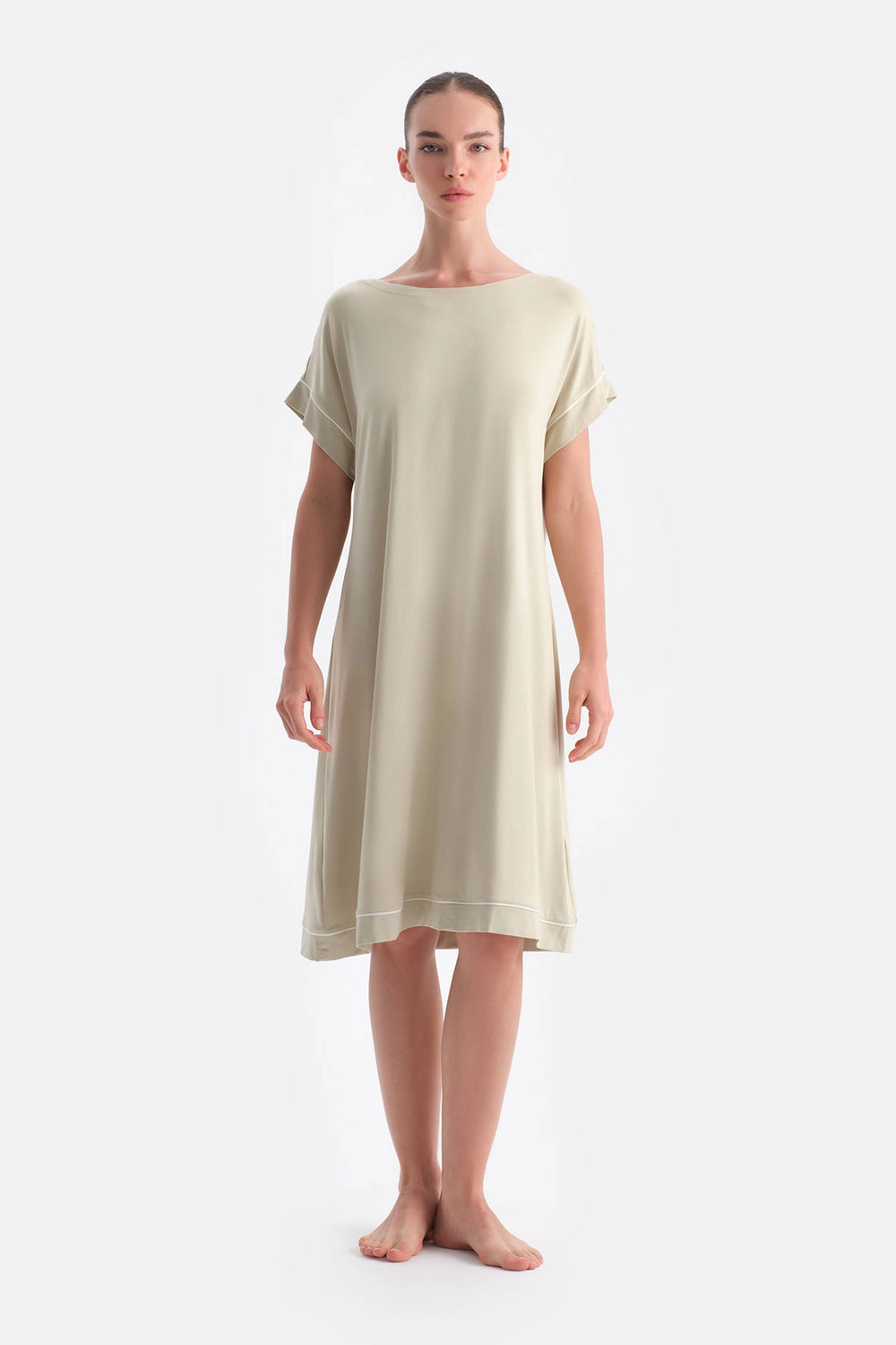 Ada Çayı Düşük Omuzlu Kısa Kollu Viskon Gecelik