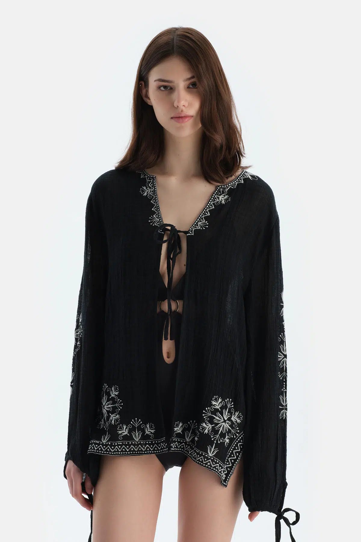 Siyah Uzun Kol Önden Bağlamalı Gömlek