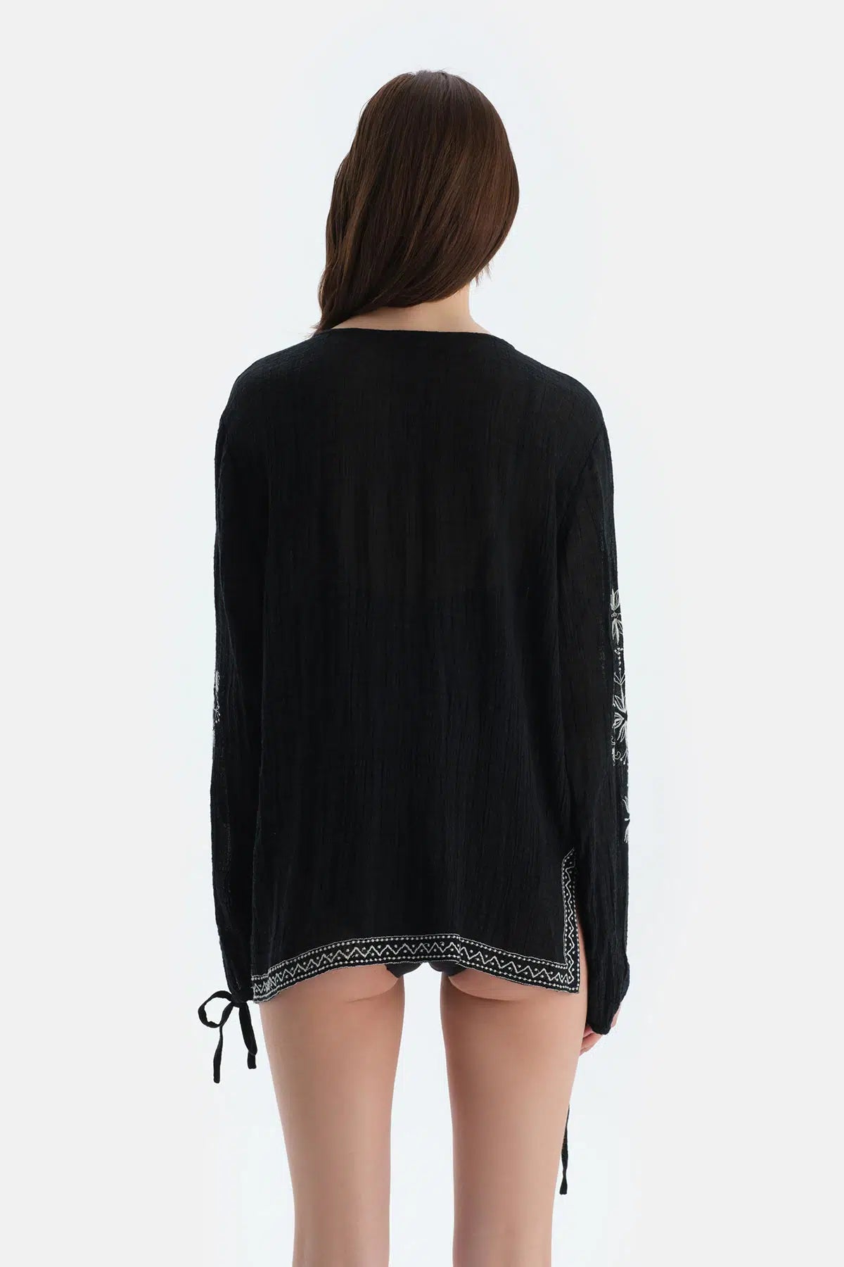 Siyah Uzun Kol Önden Bağlamalı Gömlek