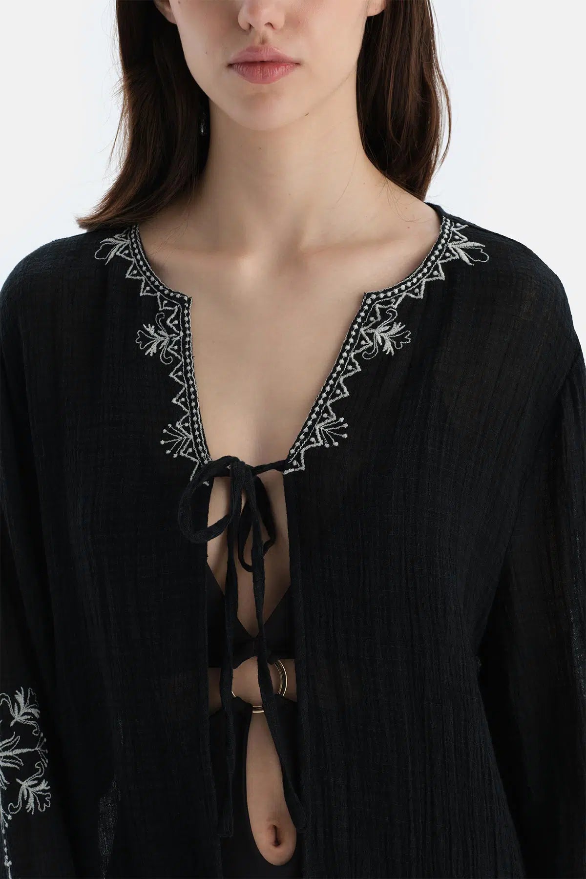 Siyah Uzun Kol Önden Bağlamalı Gömlek