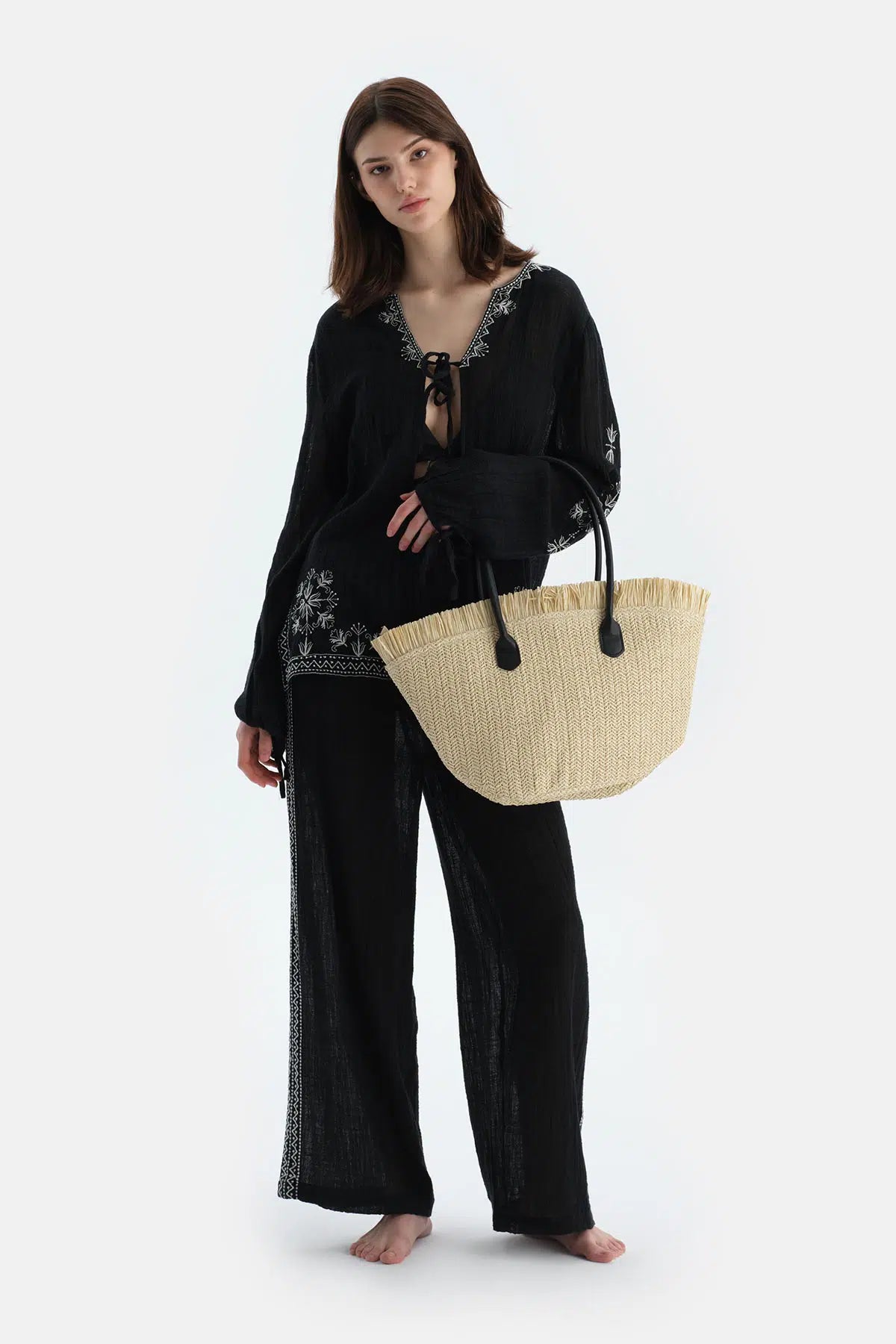 Siyah Uzun Kol Önden Bağlamalı Gömlek