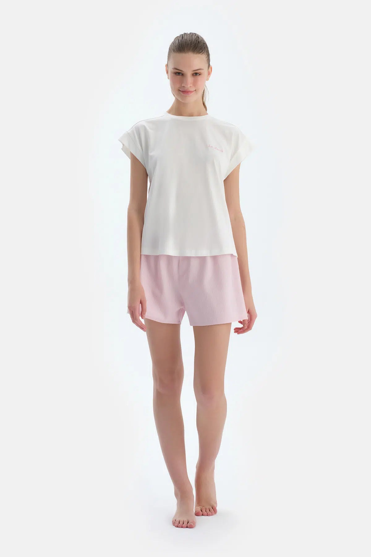 Ekru Nakış Detaylı Dokuma Şortlu Pijama Takımı