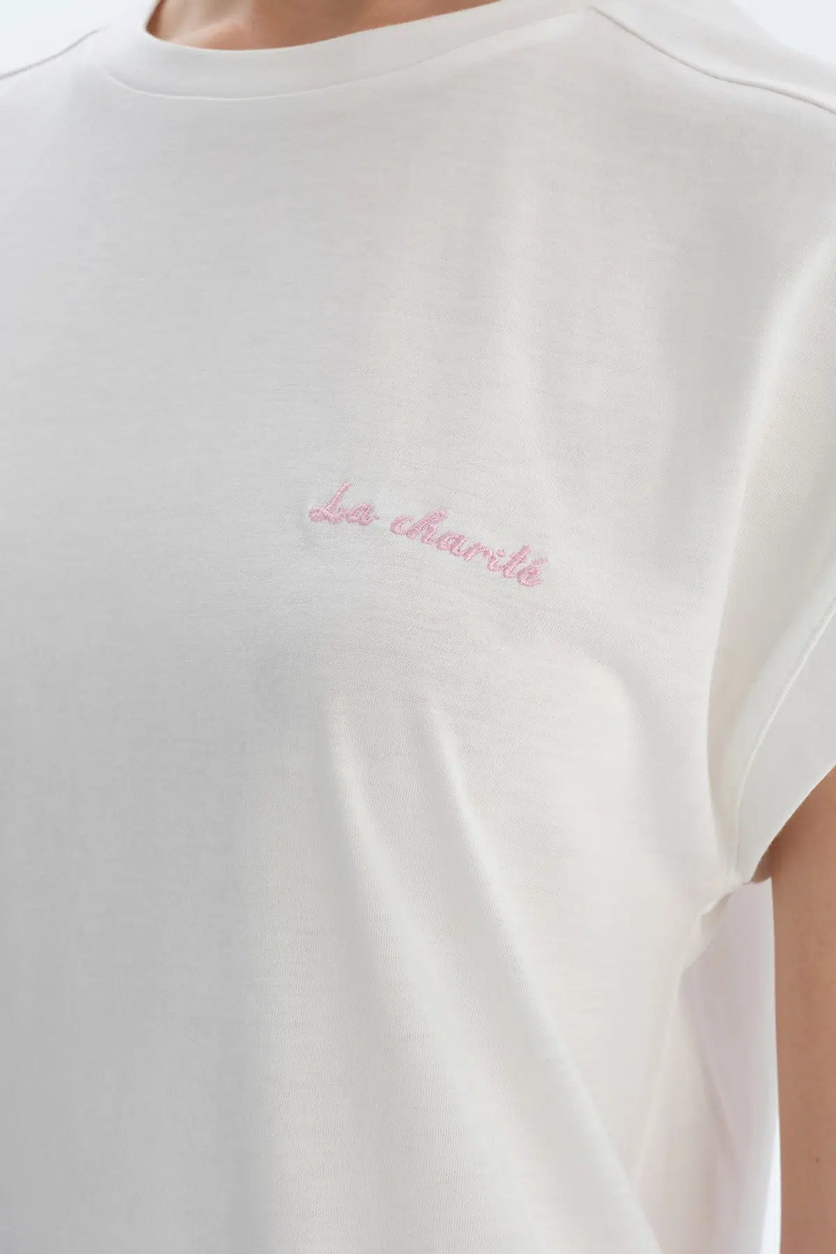 Ekru Nakış Detaylı Dokuma Şortlu Pijama Takımı