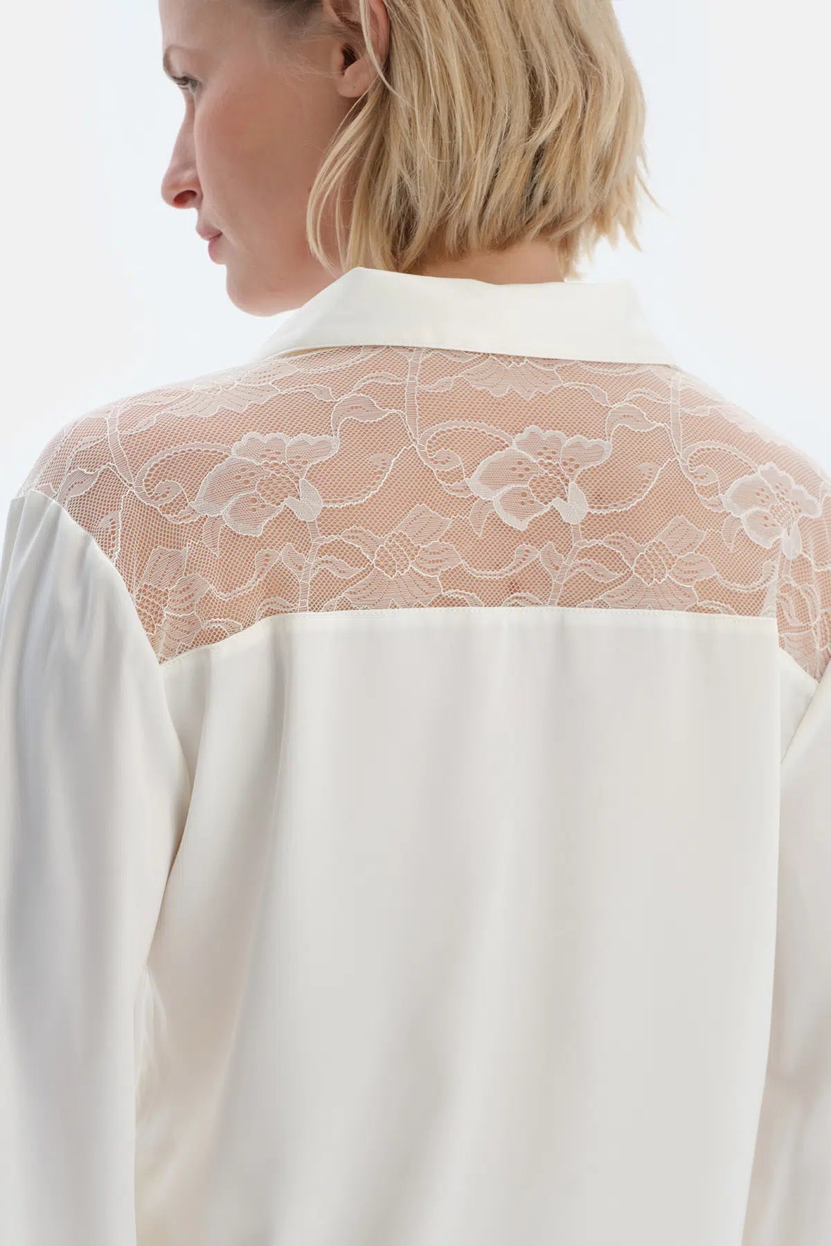 Kırık Beyaz Dantel Detaylı Saten Brıde Gömlek